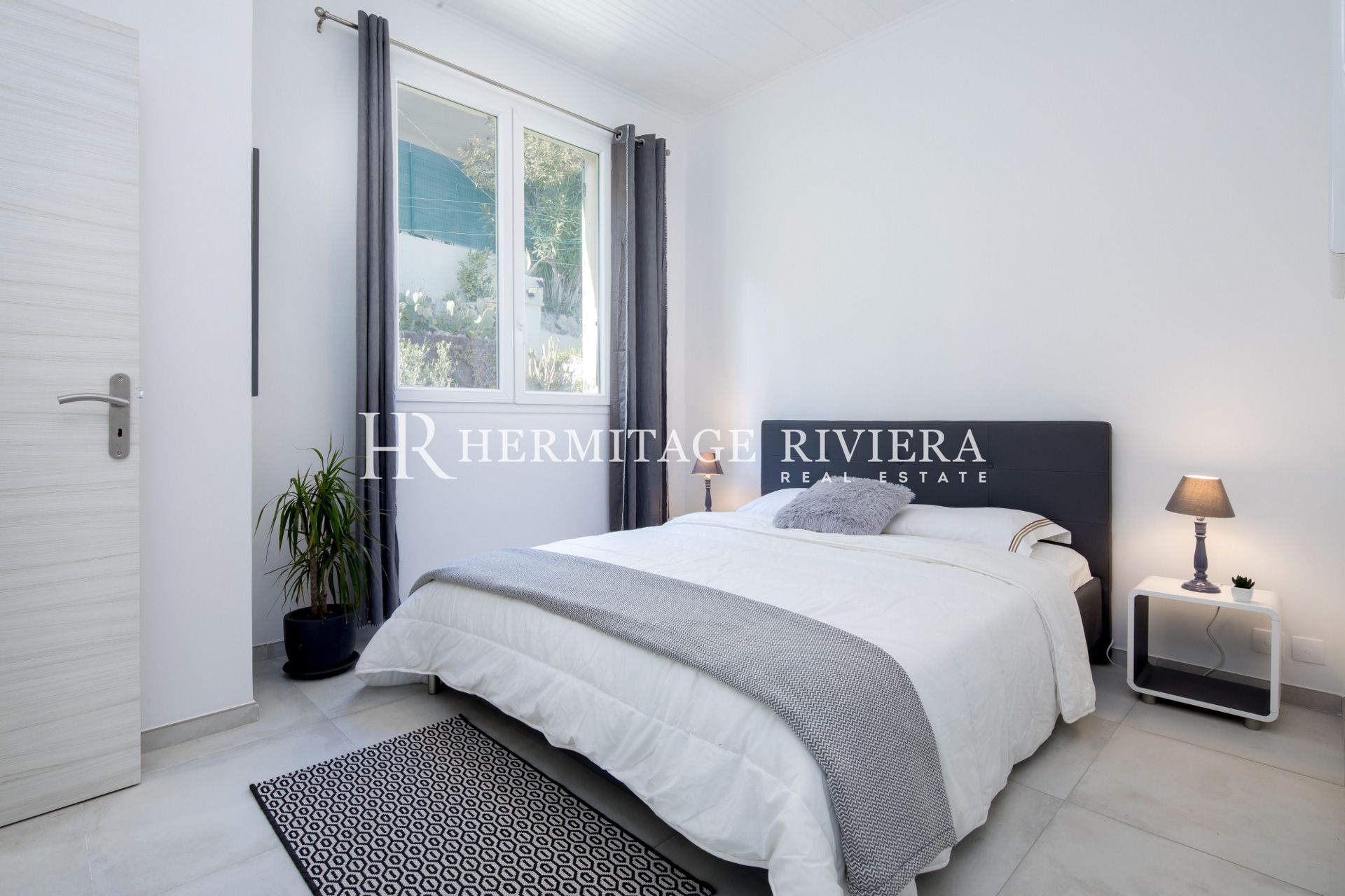 Close to the beach - Pool - Sea views (image 15)