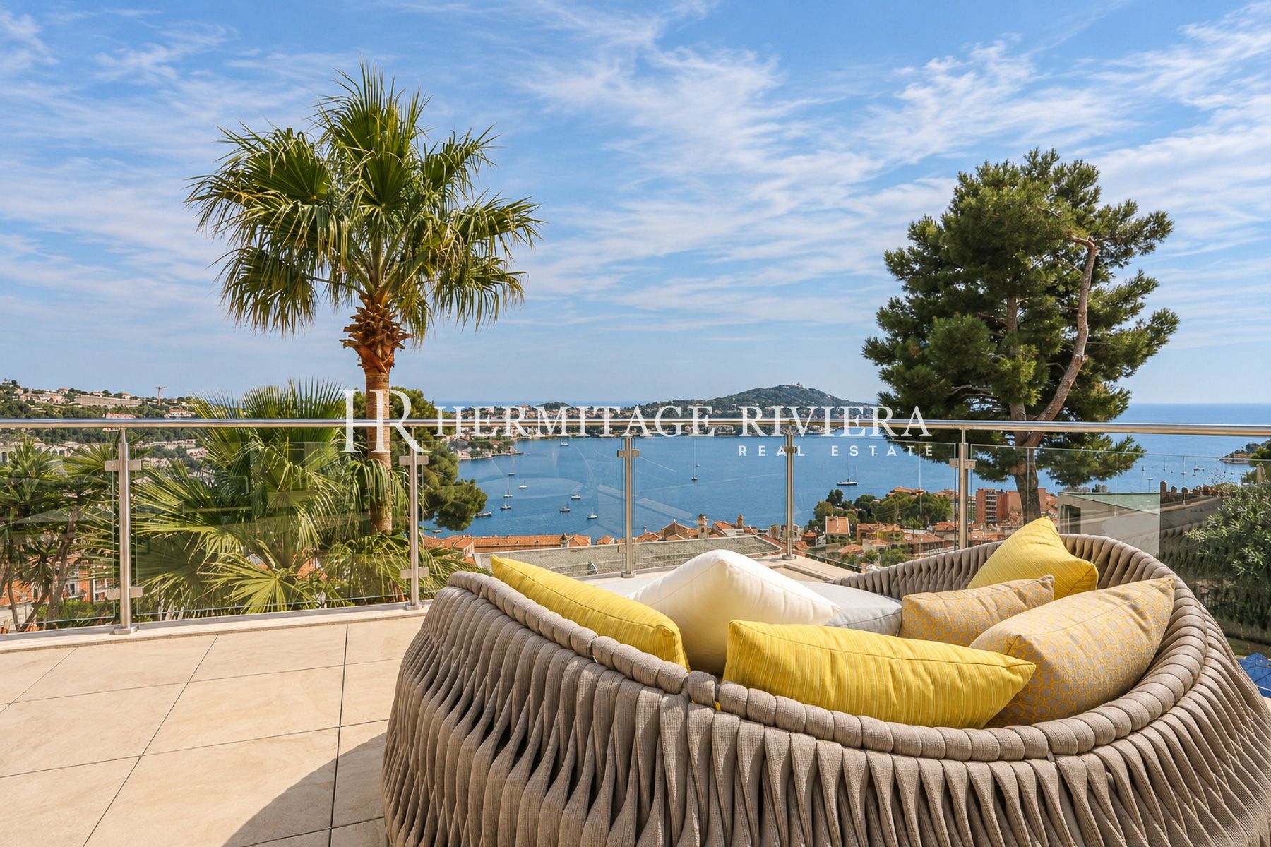 Villa in Villefranche-sur-Mer Contemporary villa with bay views (image 8)