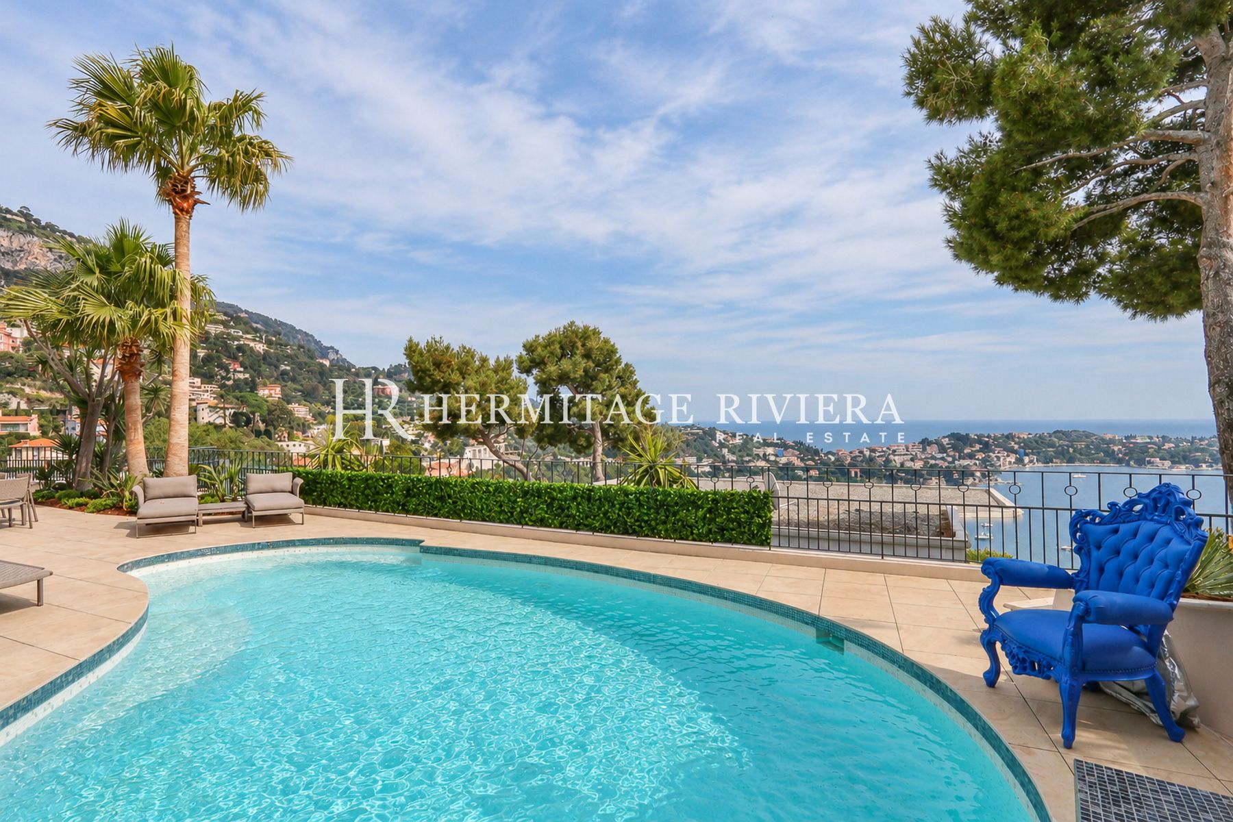 Villa in Villefranche-sur-Mer Contemporary villa with bay views (image 2)