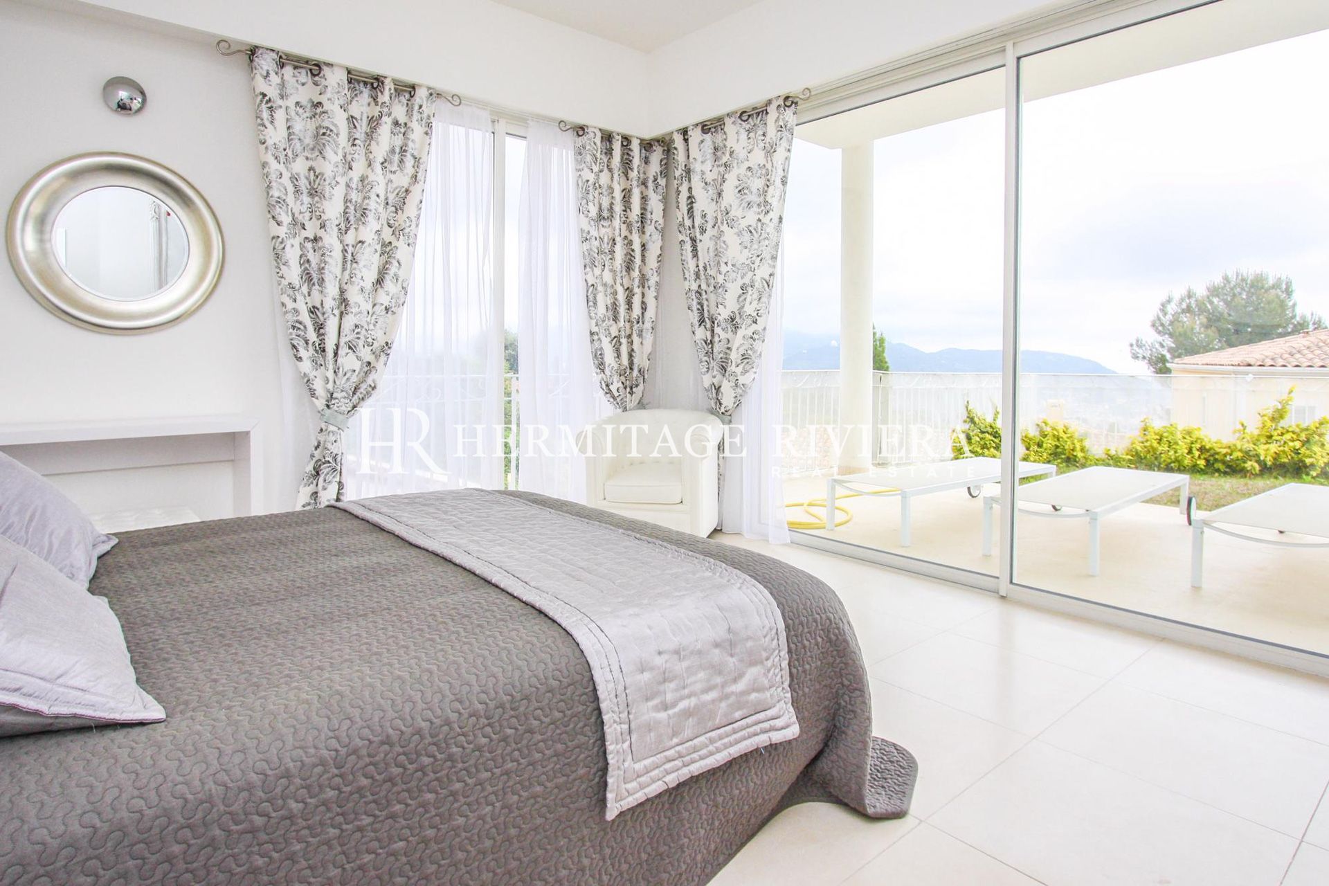 Villa moderna - Proprietà chiusa - Vista mare (immagine 11)