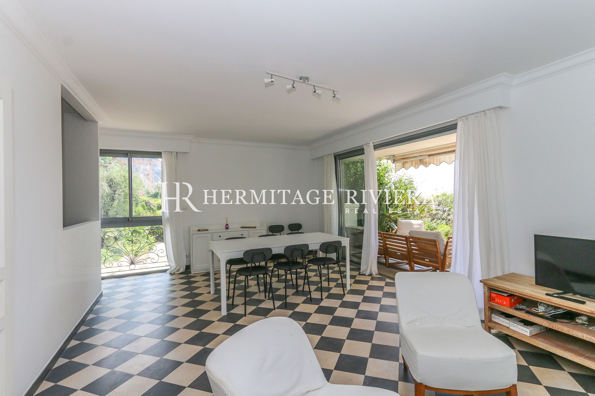 Appartamento con 3 camere da letto e giardino privato (immagine 8)