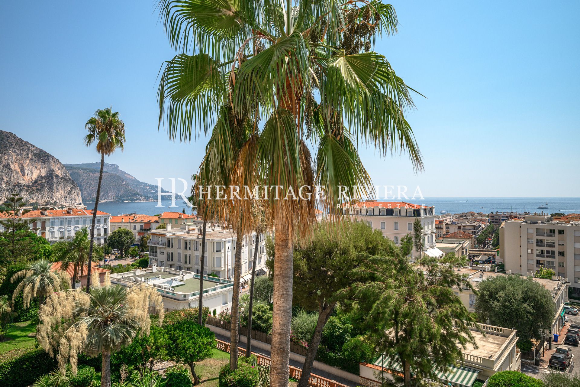 2-bedroom renovated apartment in the town centre with terrace, sea view (image 18)