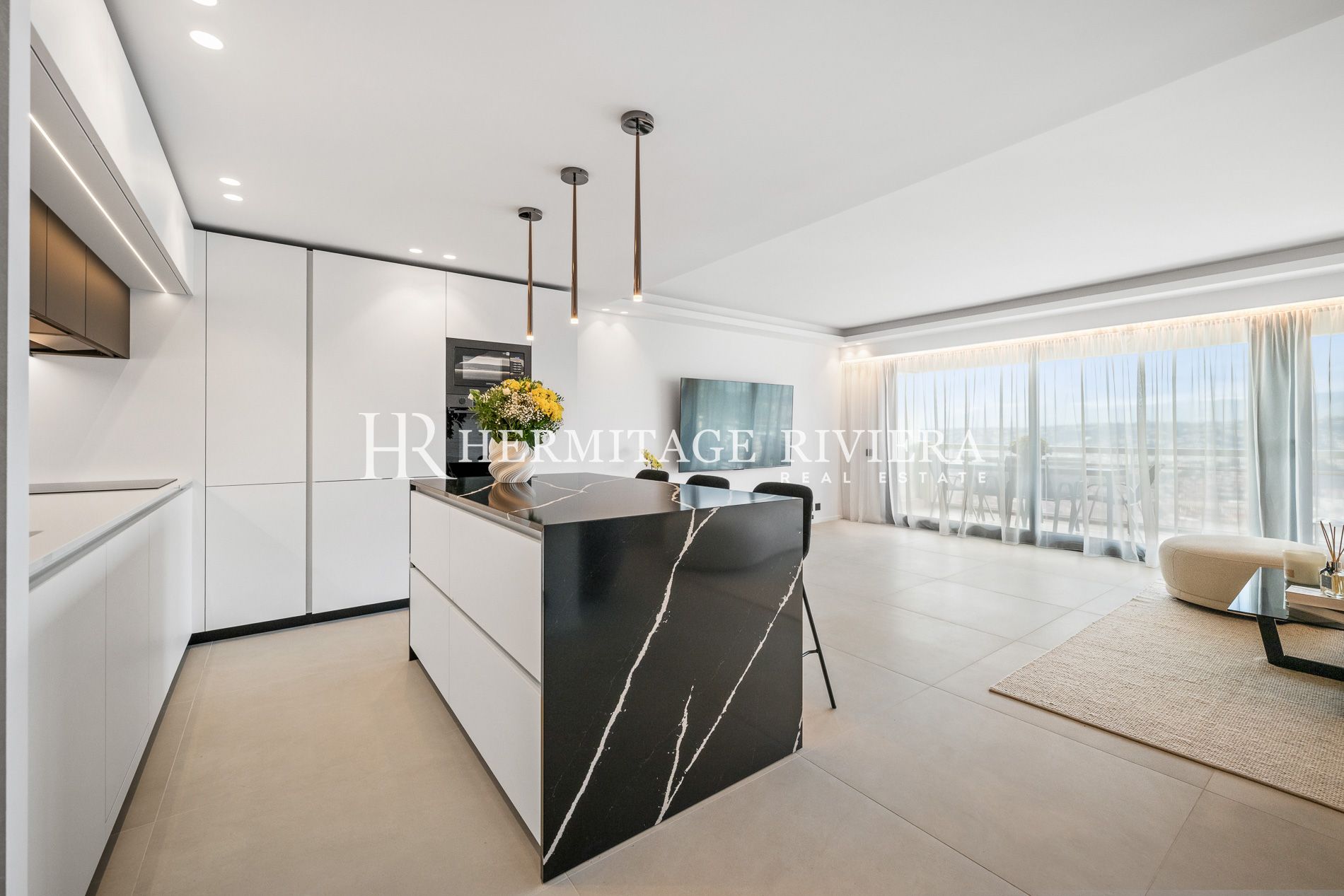 Exceptional Apartment – Top Floor with Breathtaking Sea View (image 10)