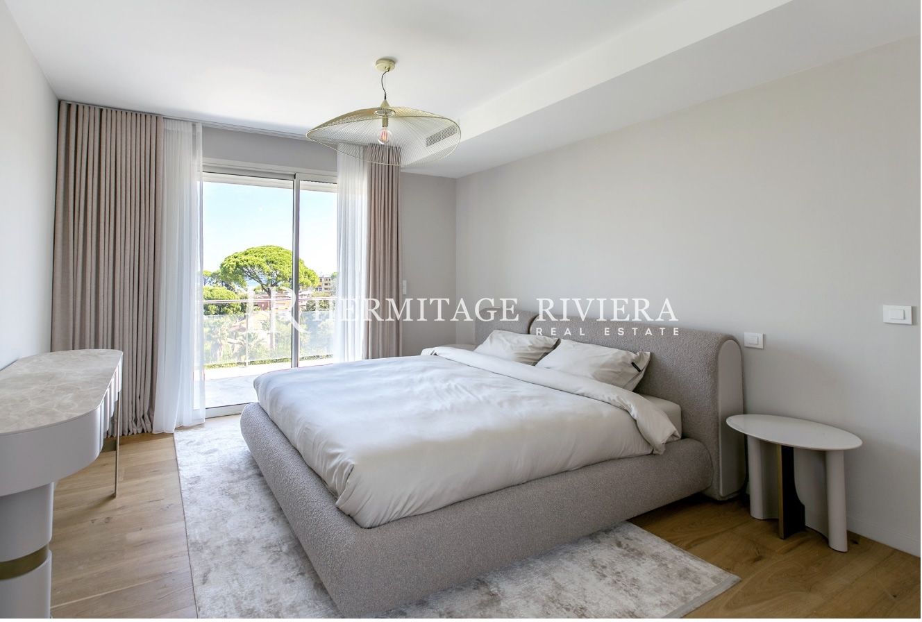 Contemporary Villa – Sea View – Pool – Close to Beach and Shops (image 11)