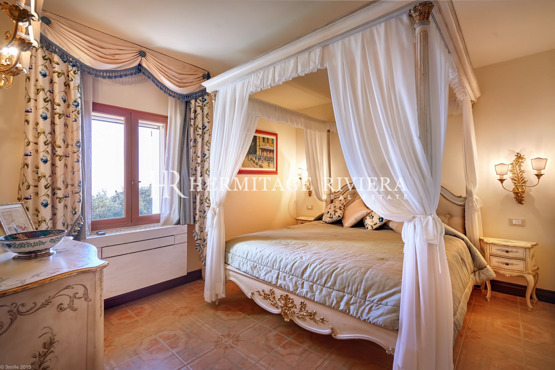 Stunning property - Tennis court - Football field - Heliport (image 19)