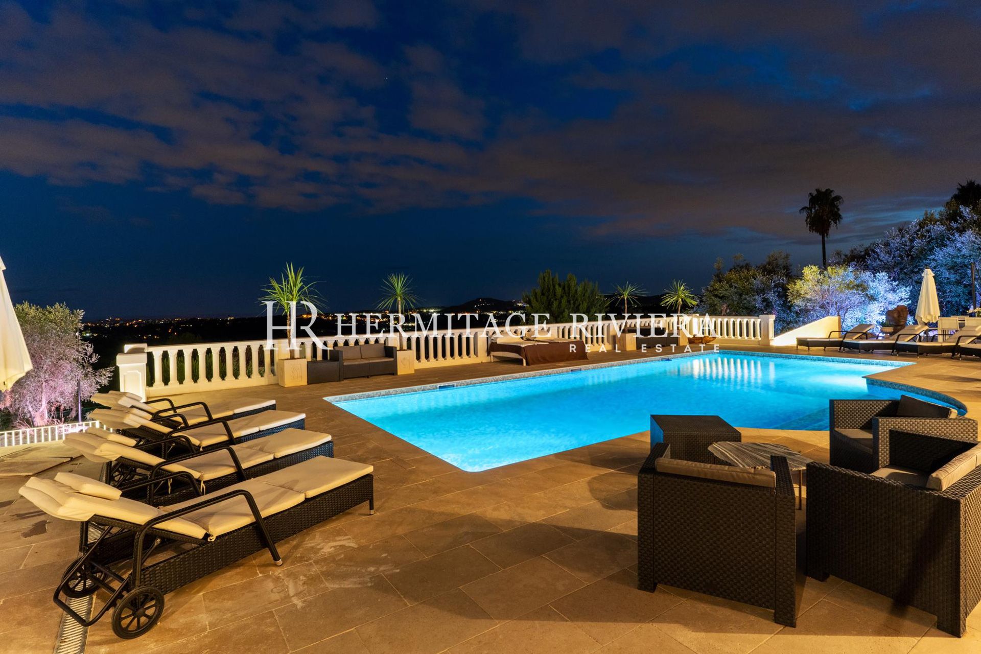 Stunning luxury property with helipad and pool (image 42)