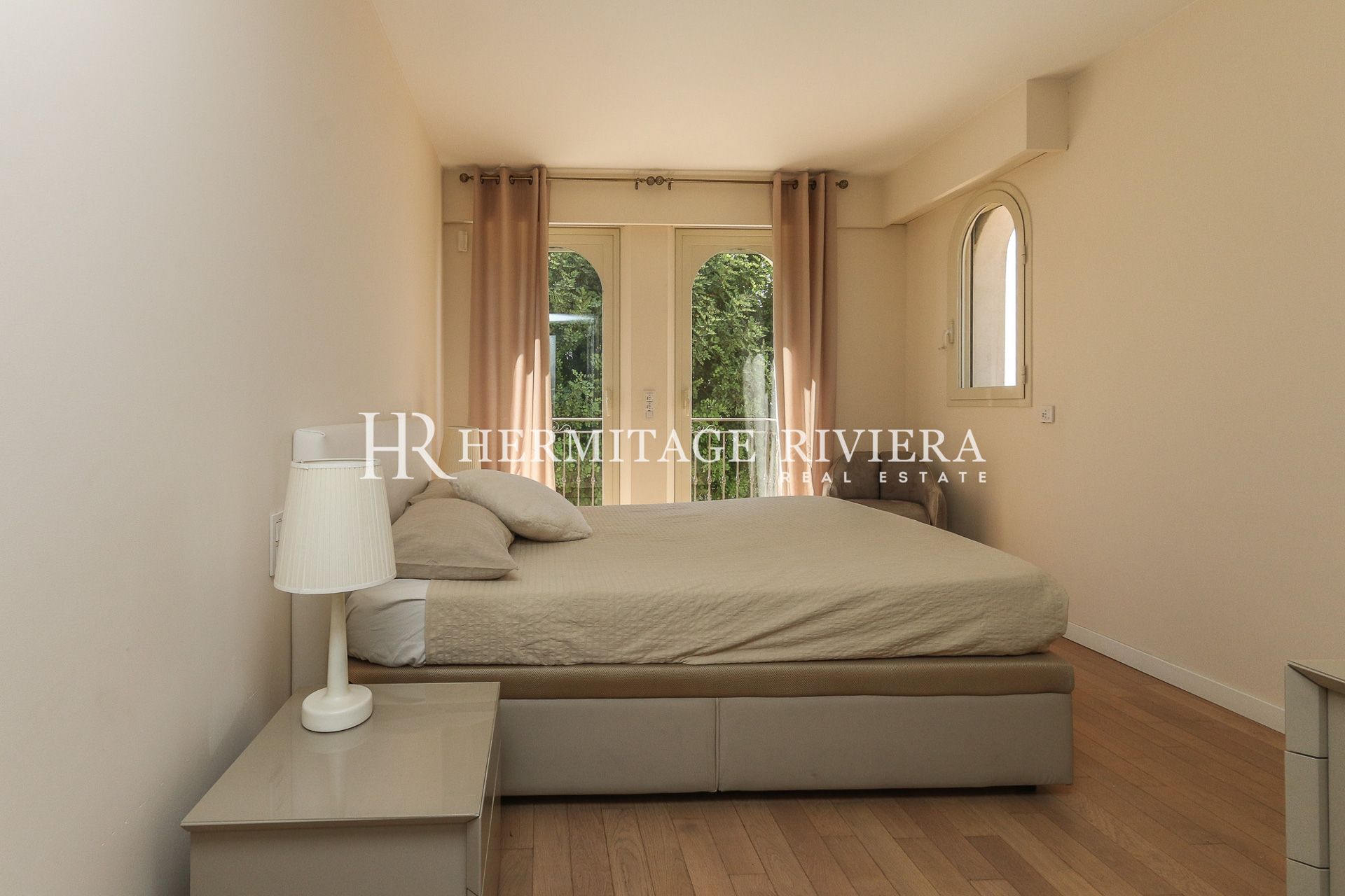 Property overlooking Monaco - Sea views - Pool - Flat garden  (image 25)
