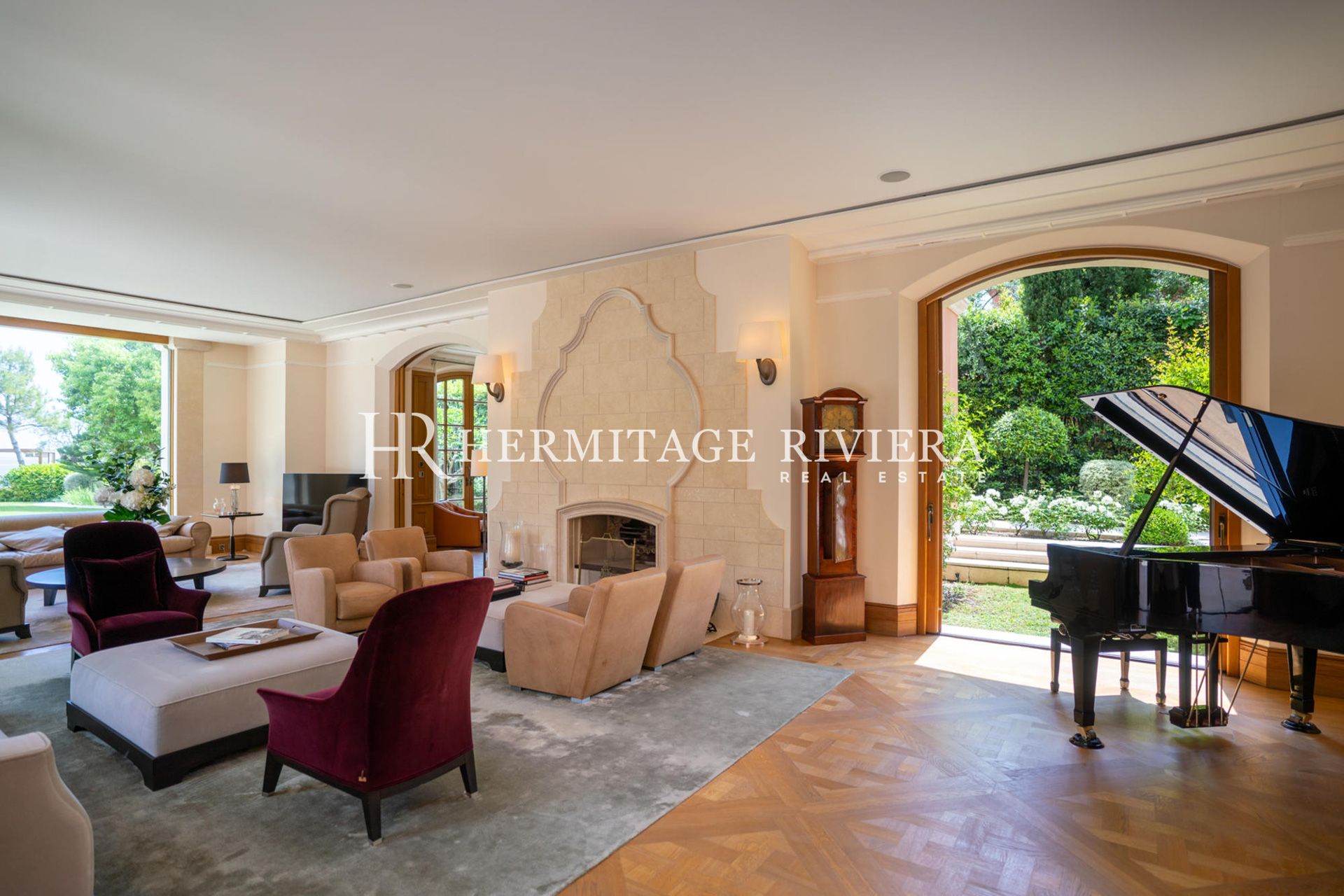 Exclusive waterfront property - Pool - Sea views (image 7)