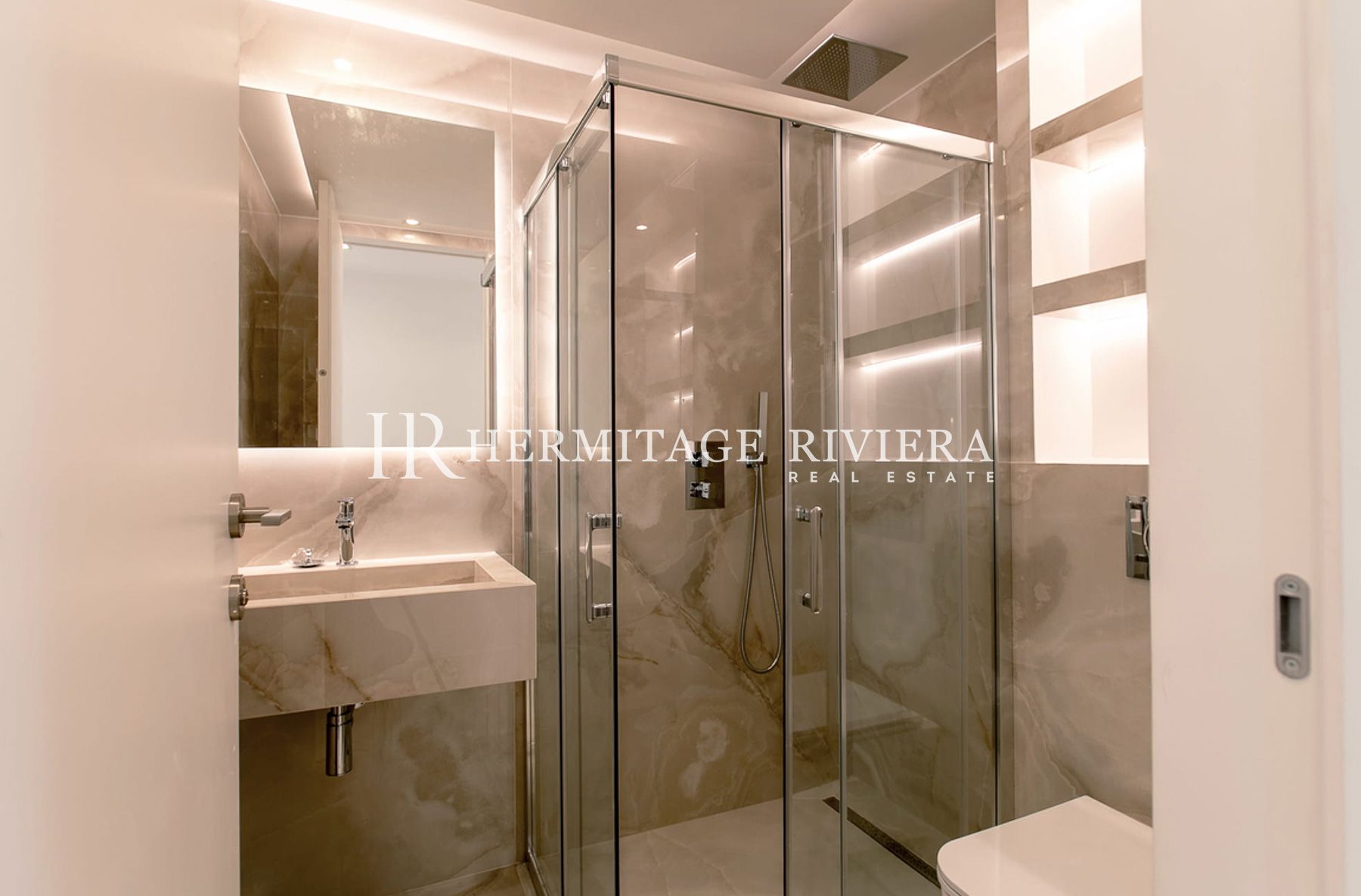 Apartamento en Roquebrune-Cap-Martín Apartamento reformado de 3 dormitorios con vistas a Mónaco y terraza. (imagen 14)