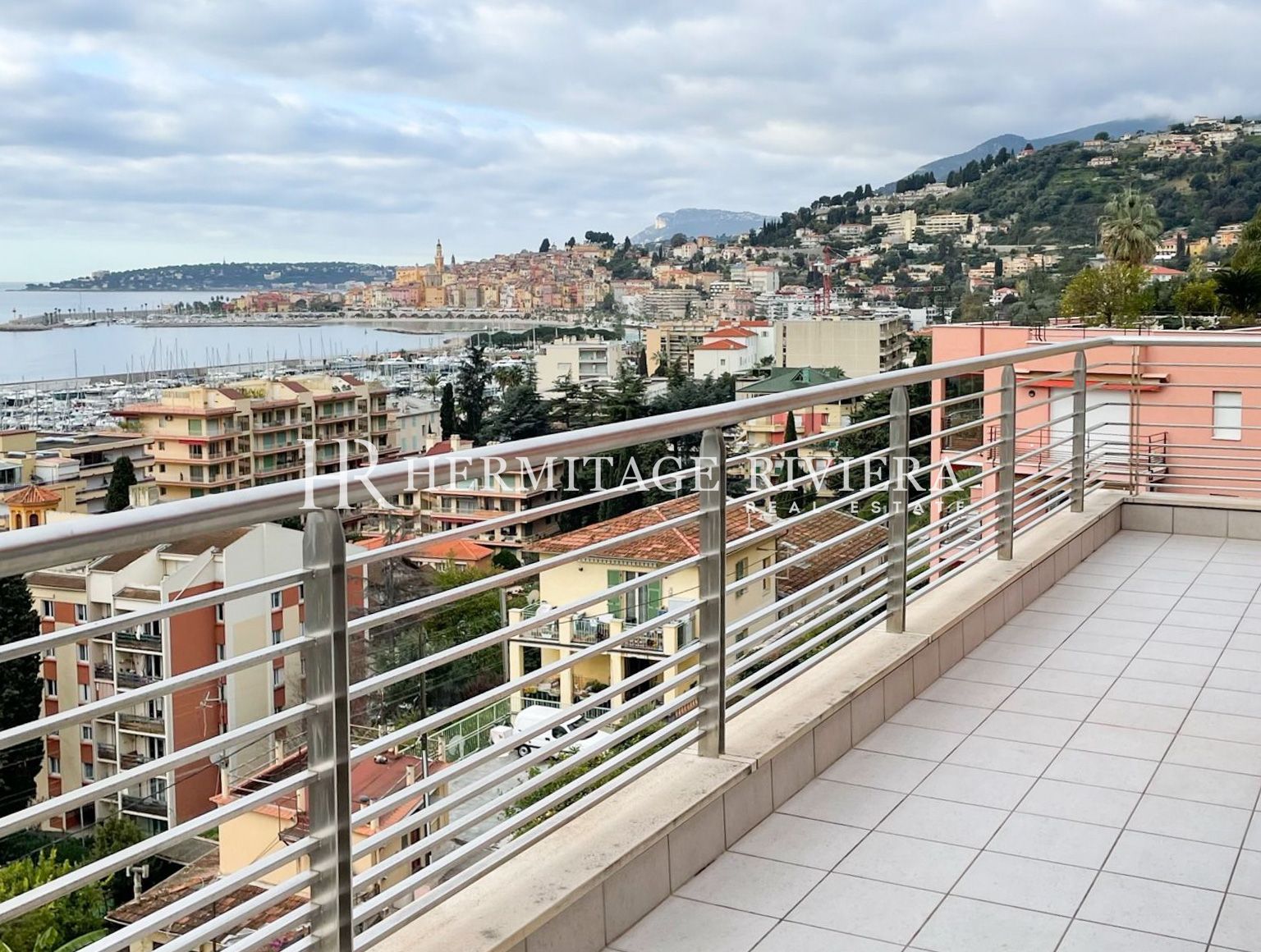 Penthouse i Menton Garavan Penthouse i nyere bolig (billede 1)