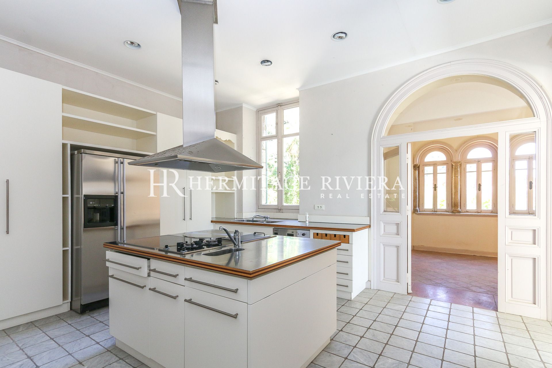Elegant 19th century stone mansion with sea view (image 14)
