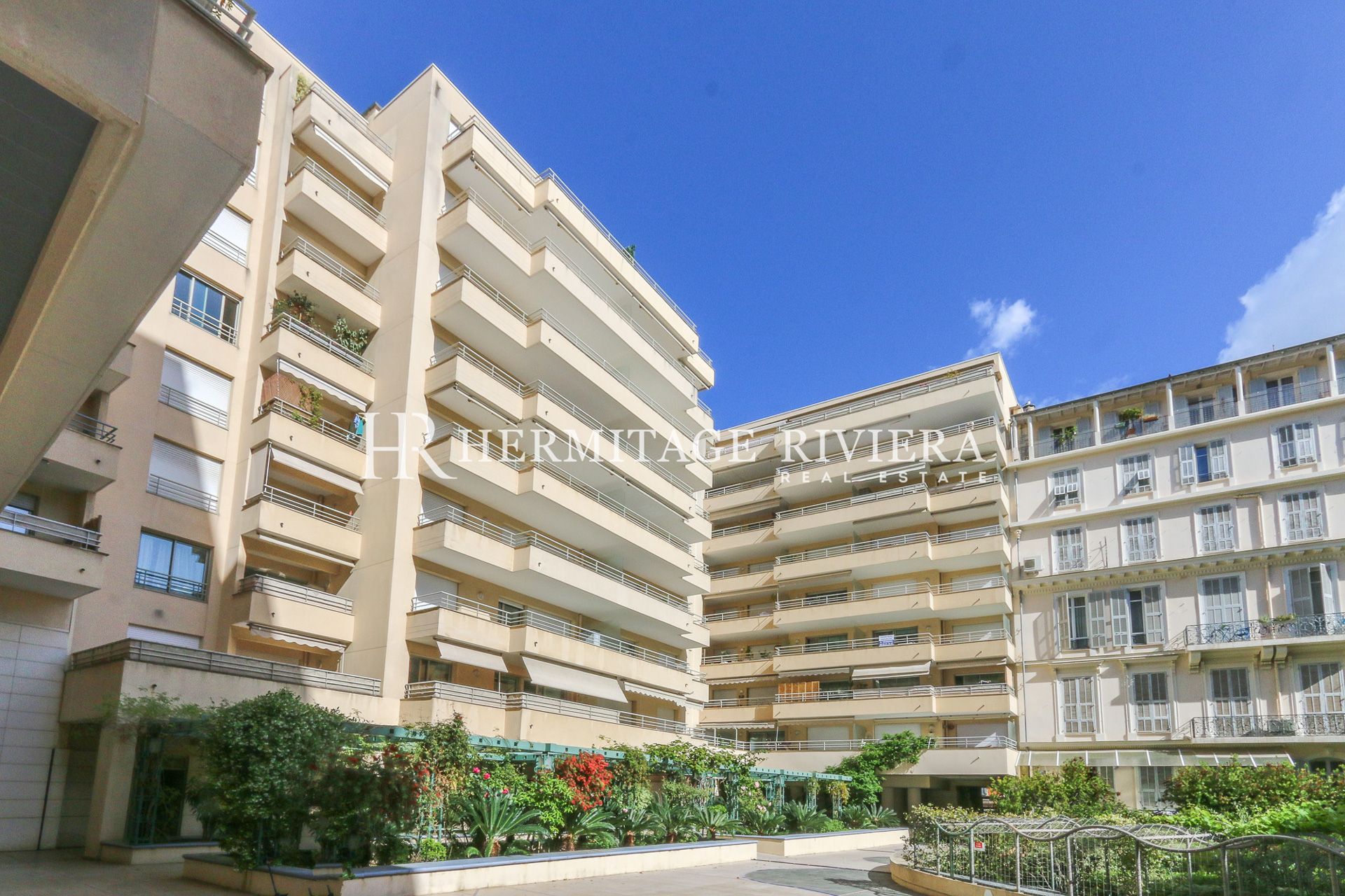 Monolocale con terrazza in piazza d'oro (immagine 22)