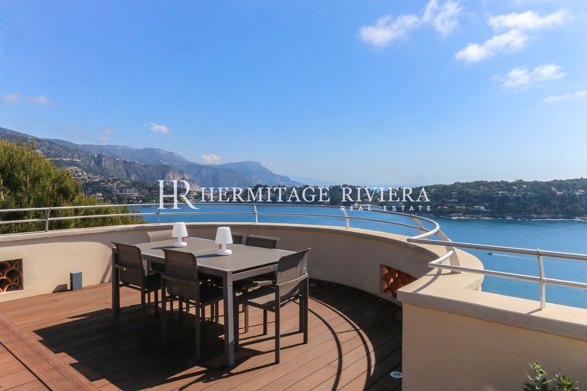 优雅的别墅,享有壮丽的景色 (图片 1)