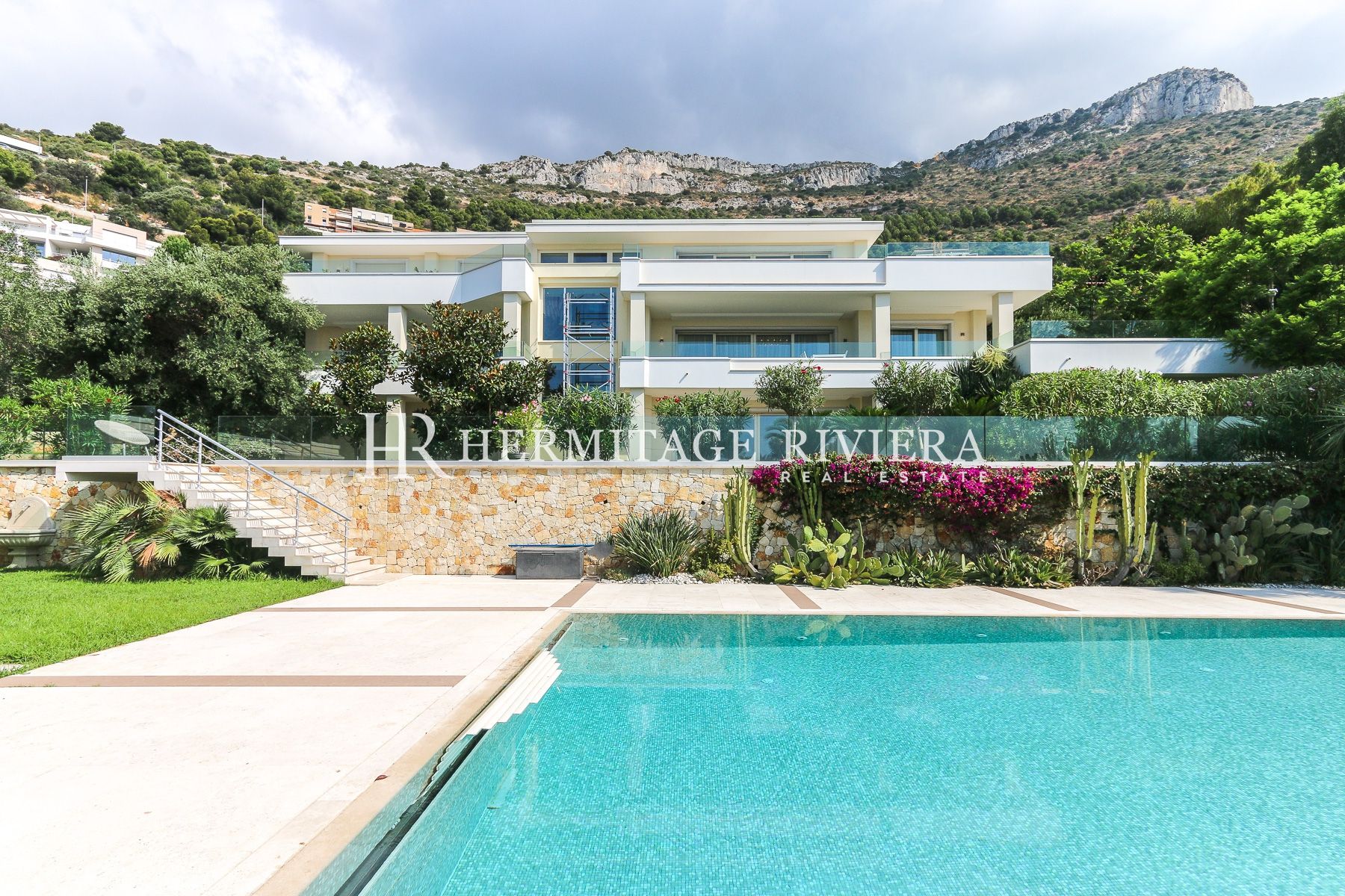 Property of two modern villas - Sea views - Pool (image 4)