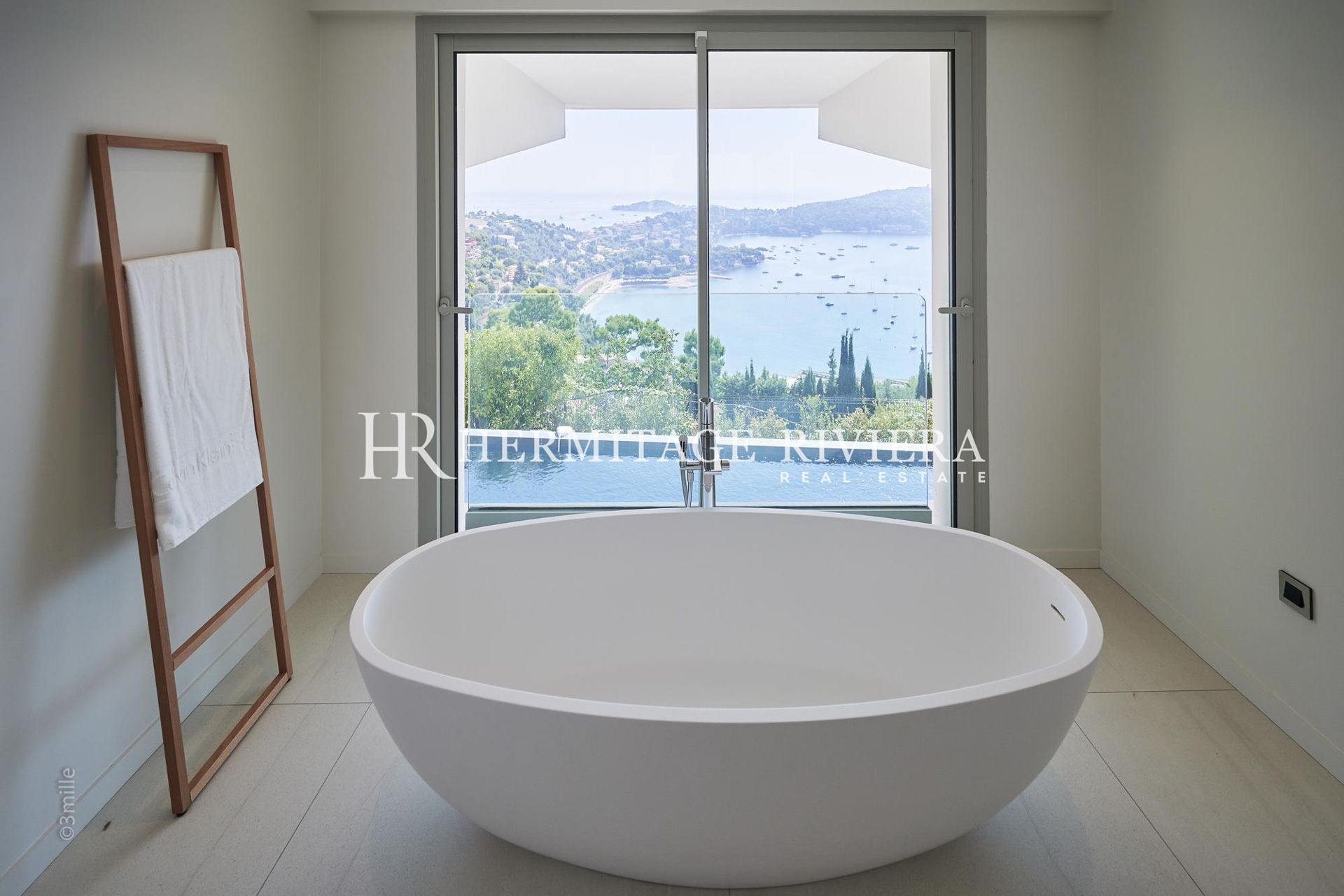 Modern property - Overlooking the Bay of Villefranche - Pool  (image 31)