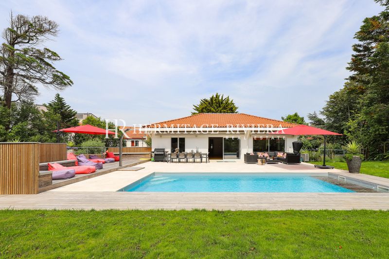 Beautiful Holiday Home – Pool – 5 Bedrooms – Central Biarritz