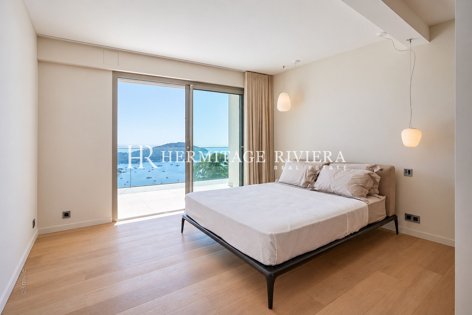 Villa in Villefranche-sur-Mer Modern property - Overlooking the Bay of Villefranche - Pool  (image 21)