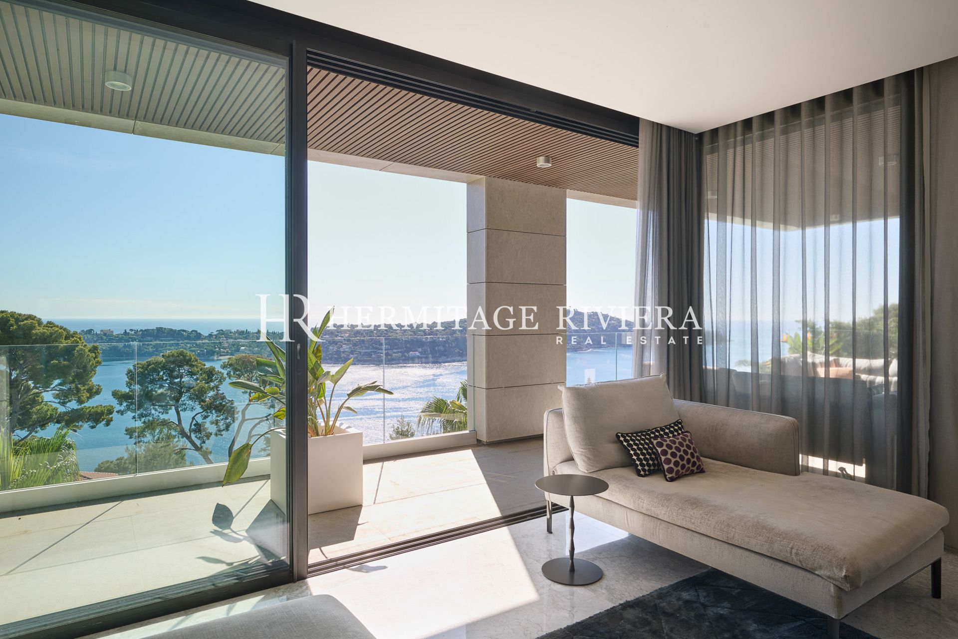 Exceptional contemporary villa panoramic views over the bay of Villefranche (image 12)