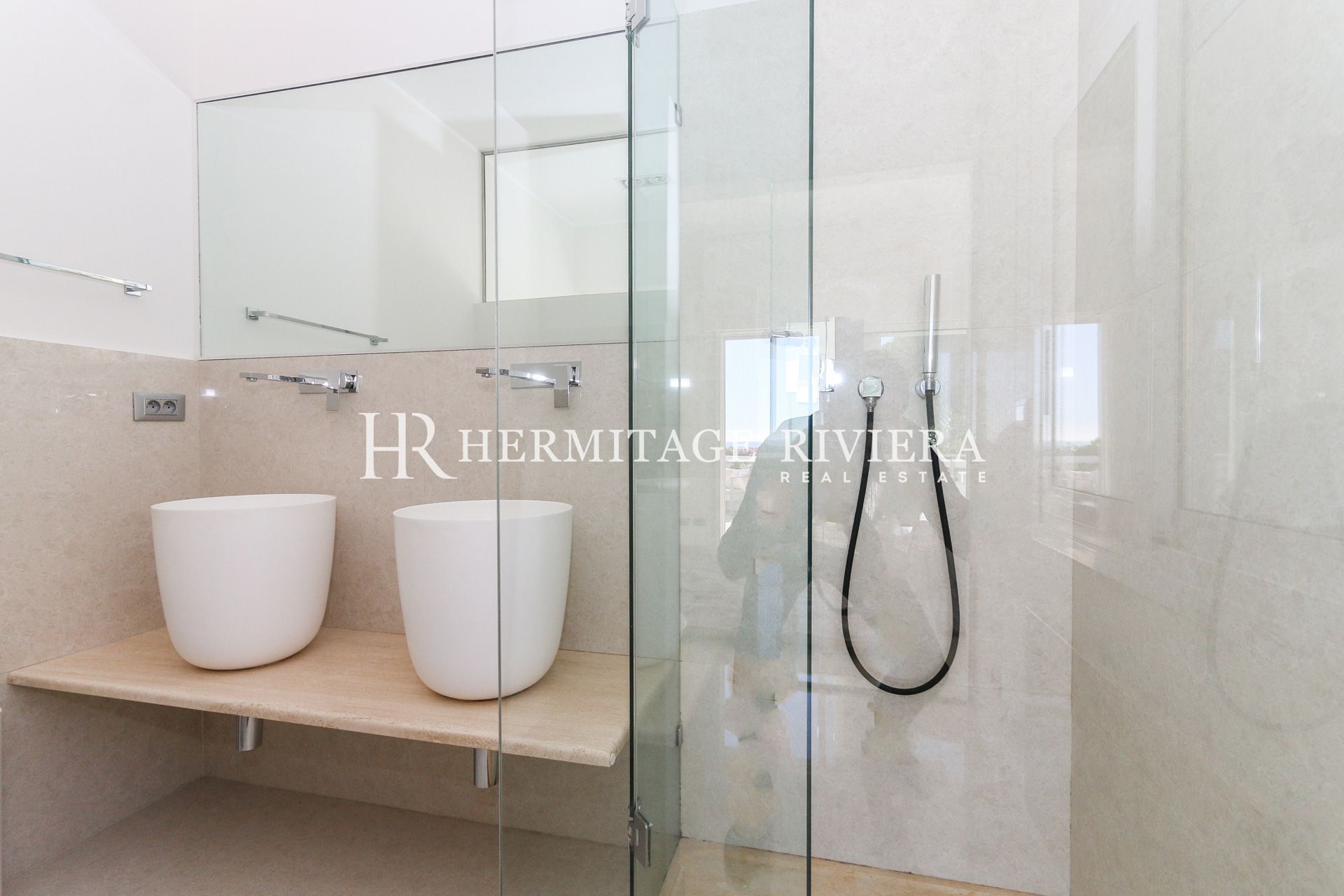 Contemporary villa - Sea view - Pool - Garage  (image 24)