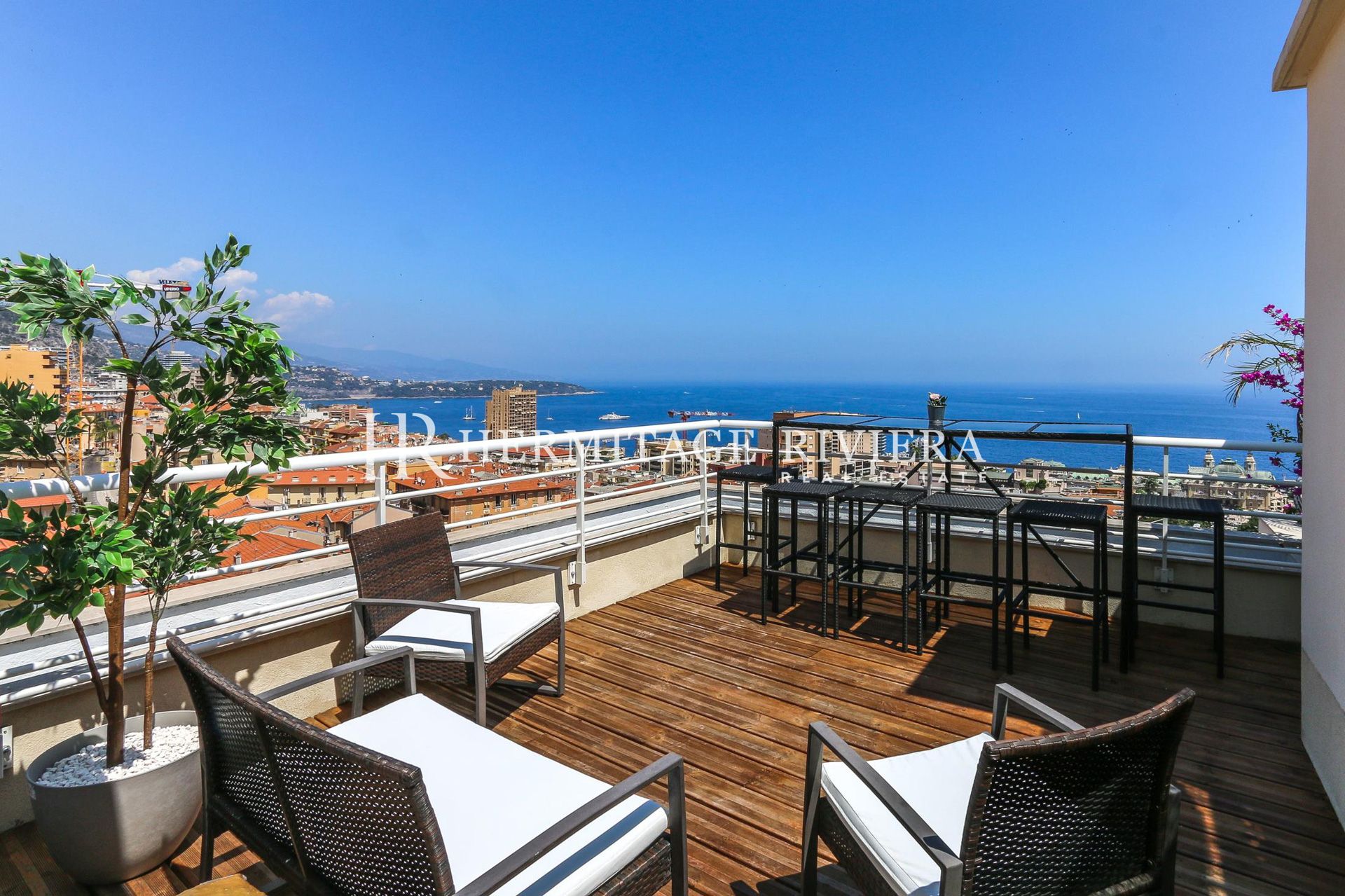 3-bedroom apartment - Top floor - Renovated - Overlooking Monaco (image 2)
