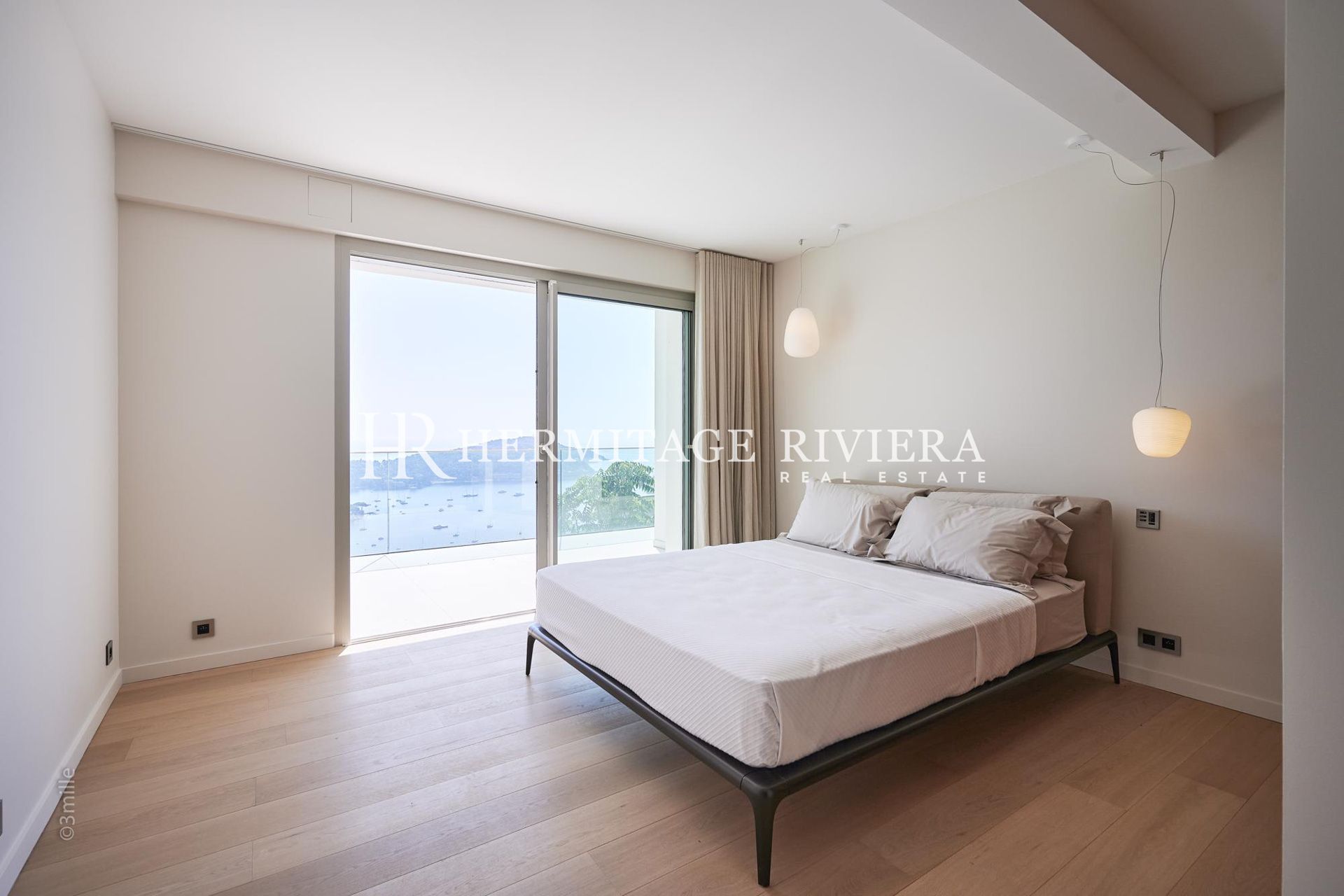 Modern property - Overlooking the Bay of Villefranche - Pool  (image 21)