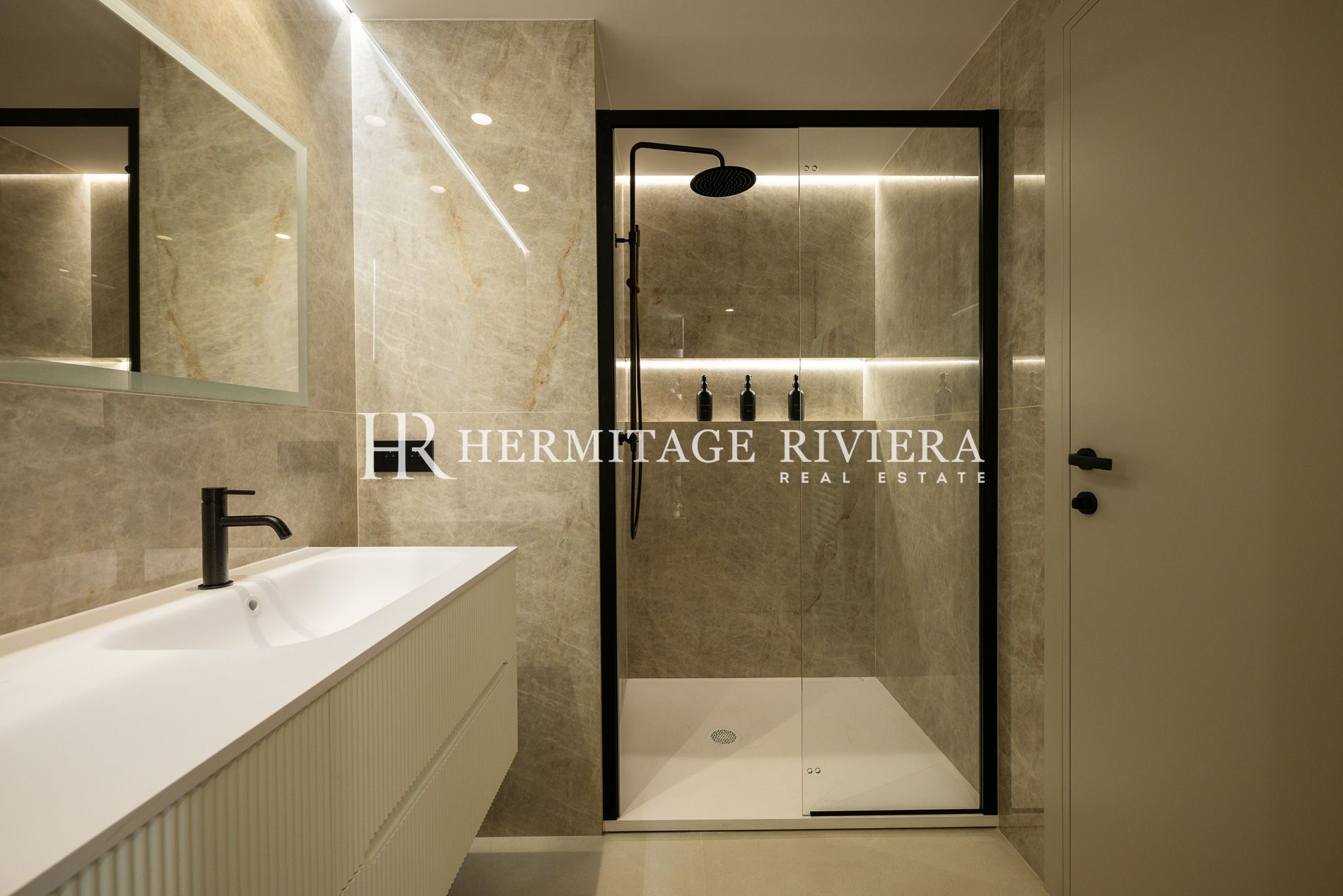 Exceptional Apartment – Top Floor with Breathtaking Sea View (image 29)