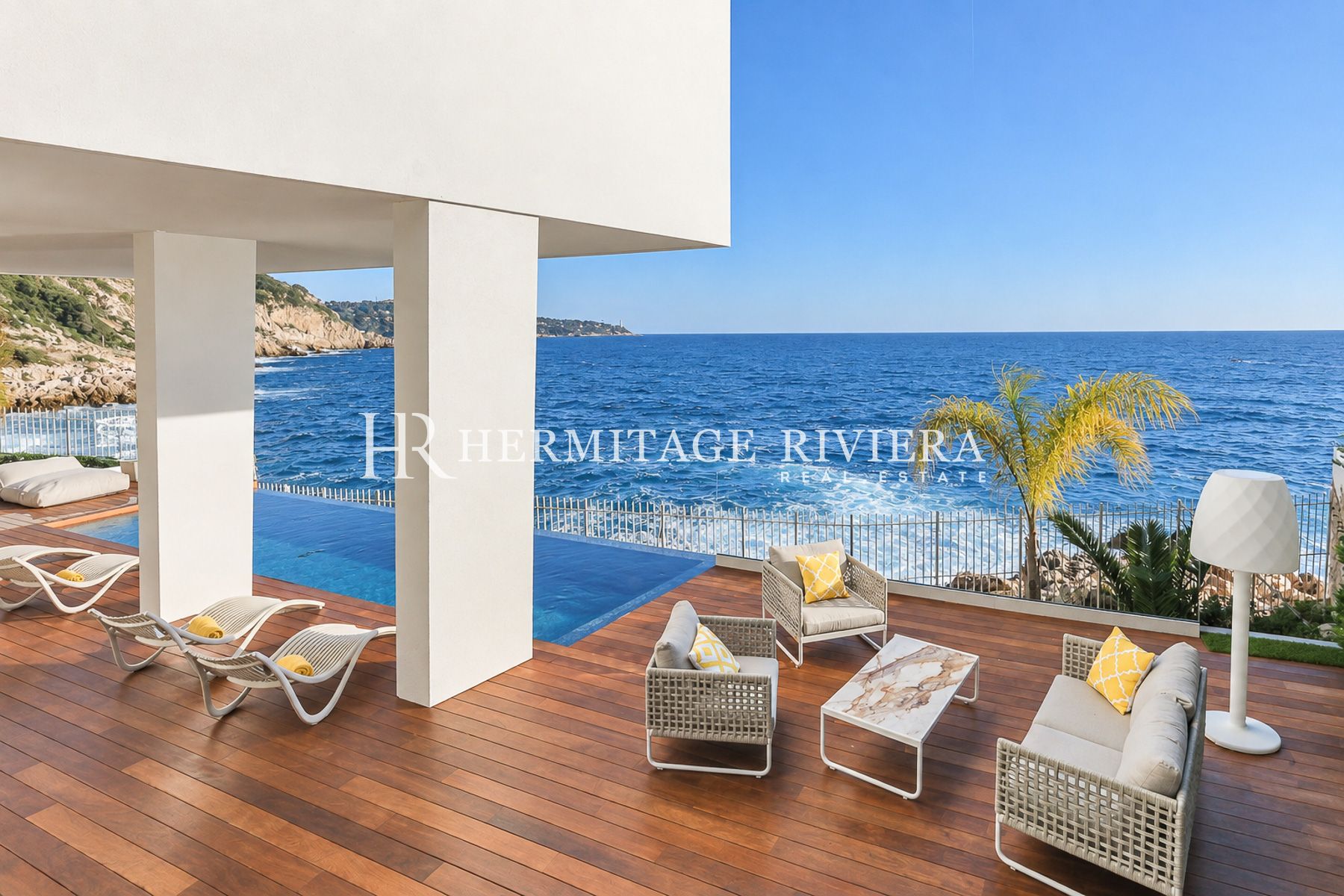 Villa à Cap-de-Nice Front de mer - Accès direct à la mer - Rénovée - Domaine fermé  (image 1)