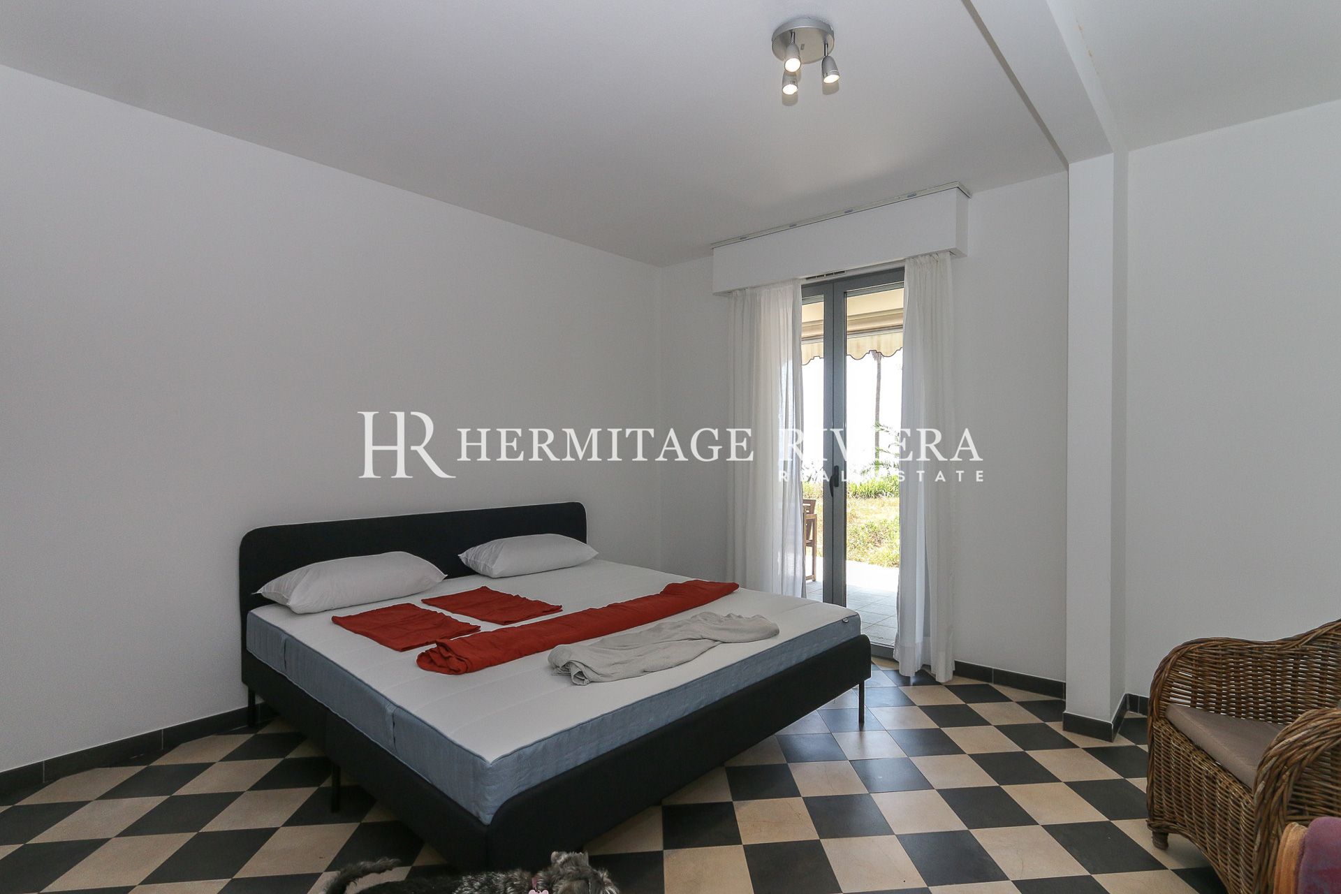 Appartamento con 3 camere da letto e giardino privato (immagine 17)