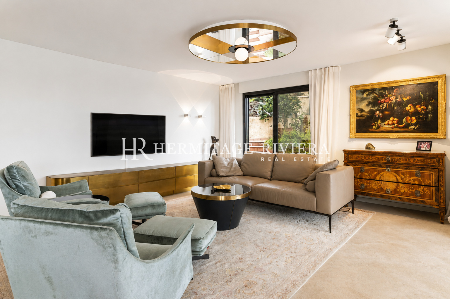 Salon d'un penthouse à vendre à Cap-d'Ail