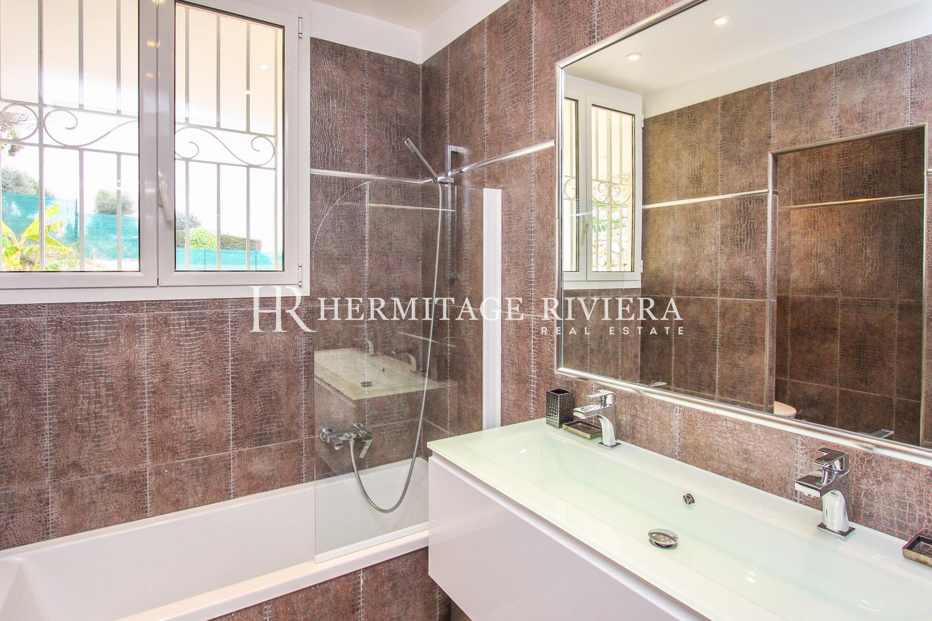 Villa moderna - Proprietà chiusa - Vista mare (immagine 10)