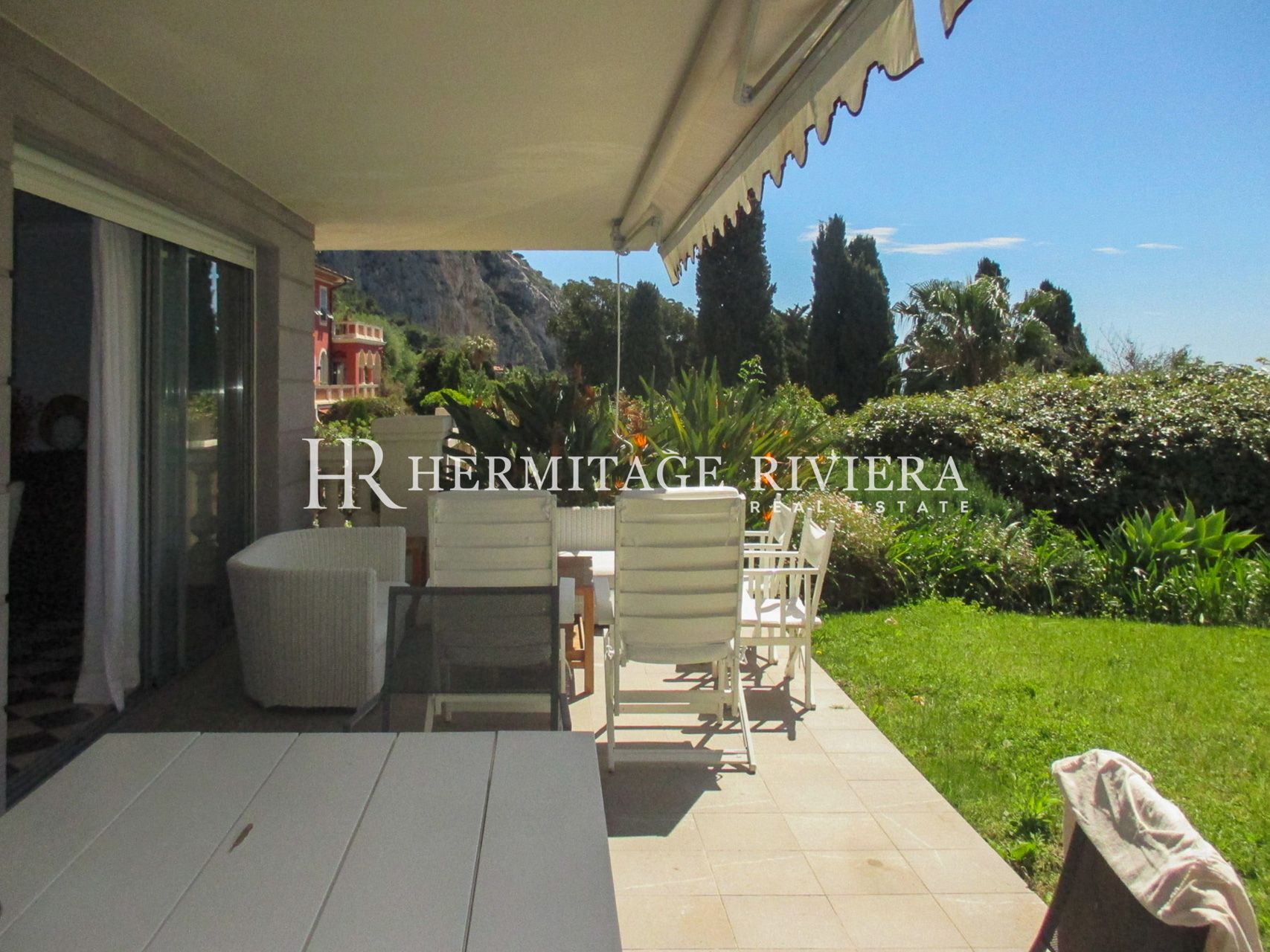 3 bedroom apartment with private garden (image 3)