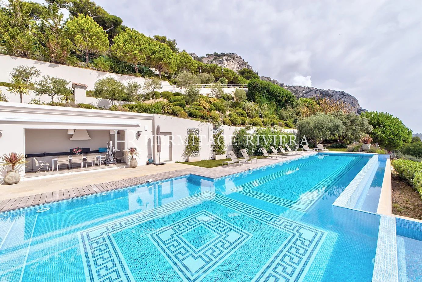Con vista sul borgo medievale - Piscina - Vista mare (immagine 3)