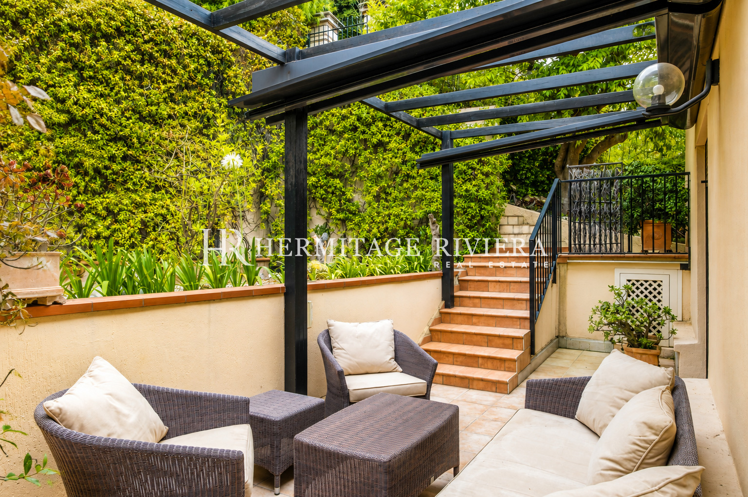 Terrasse dernière d'un penthouse à vendre à Cap-d'Ail