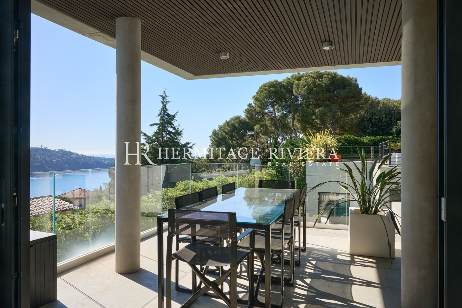Exceptional contemporary villa panoramic views over the bay of Villefranche (image 38)