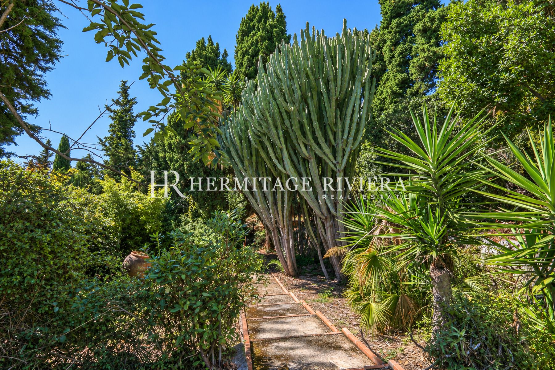 Villa in Menton Garavan Elegant 19th century stone mansion with sea view (image 29)