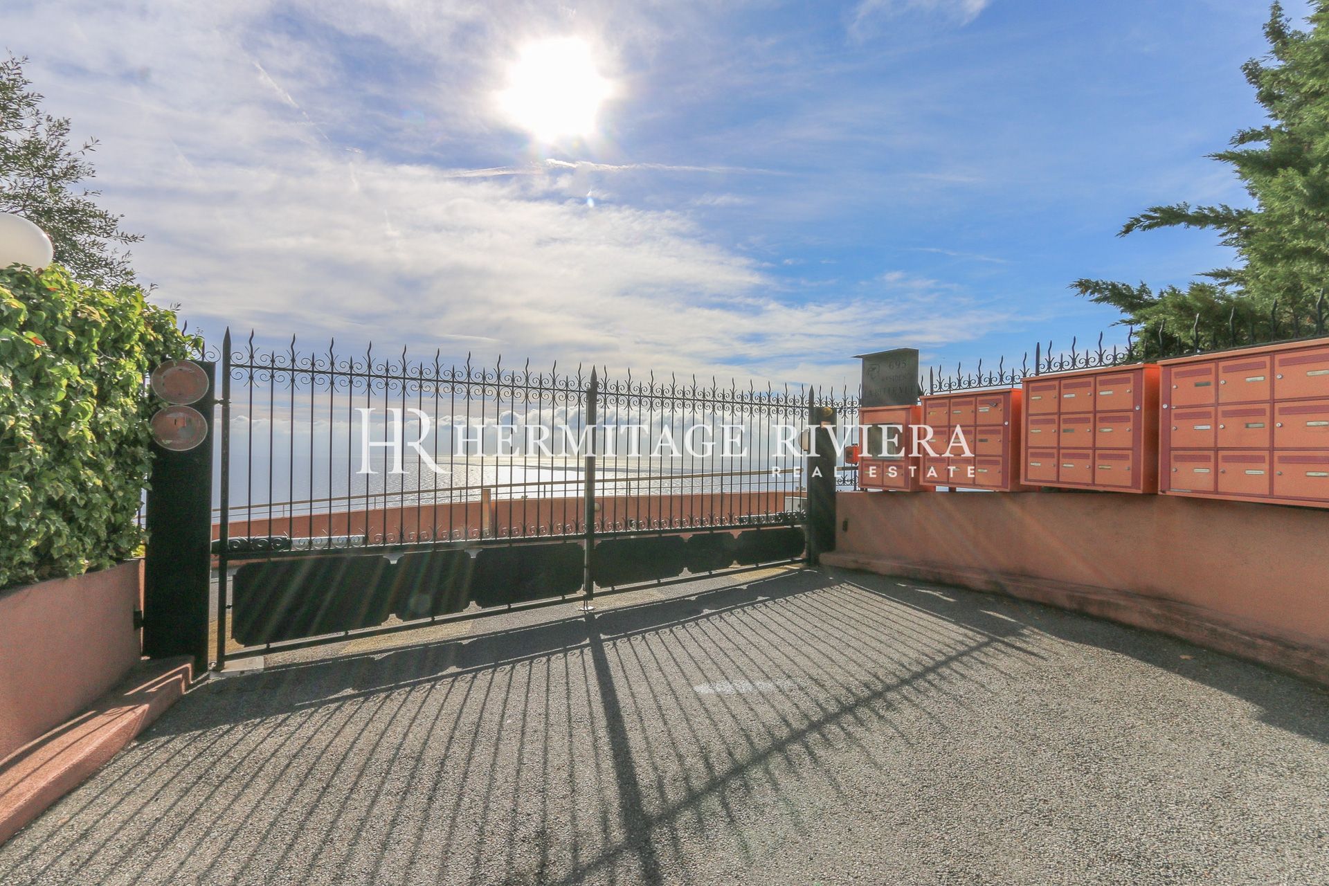 2 bedroom apartment - Duplex - View Monaco - Pool (image 20)