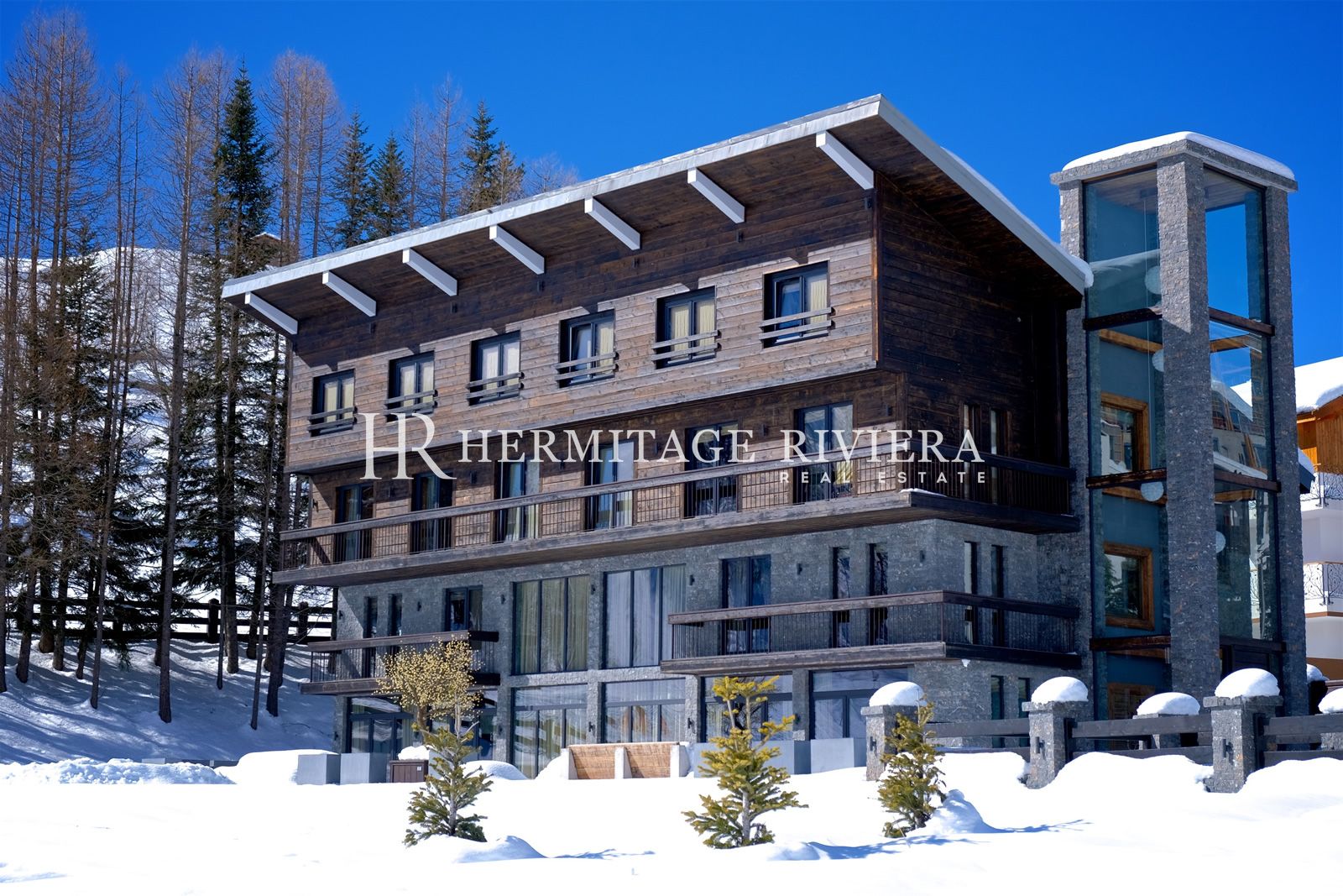 Luxury chalet by the slopes (image 10)