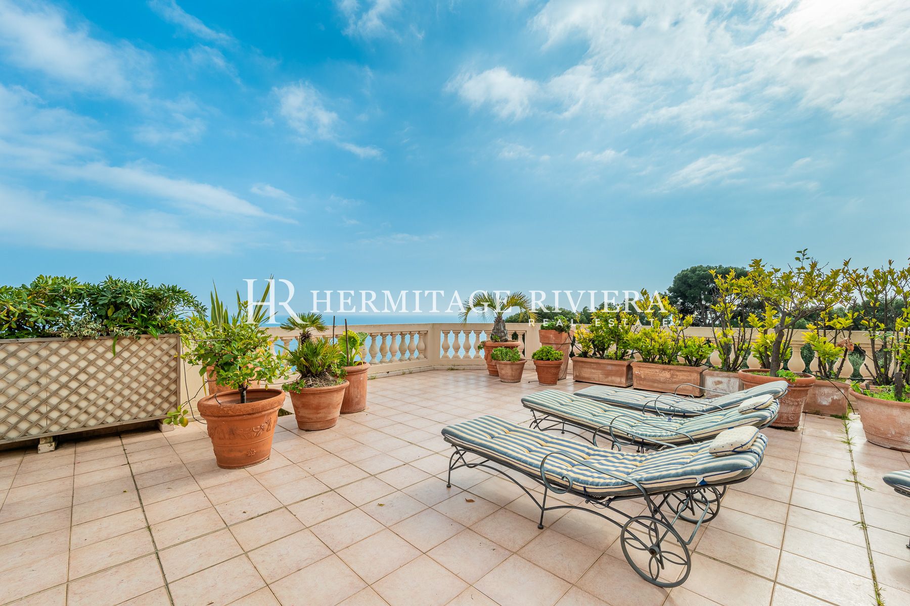 Penthouse in prestigious residence overlooking Monaco (image 3)