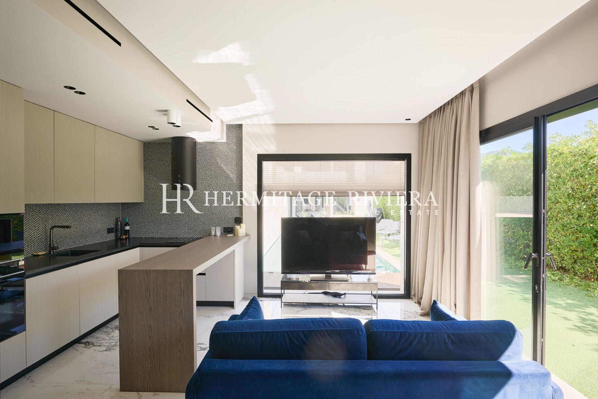 Exceptional contemporary villa panoramic views over the bay of Villefranche (image 34)