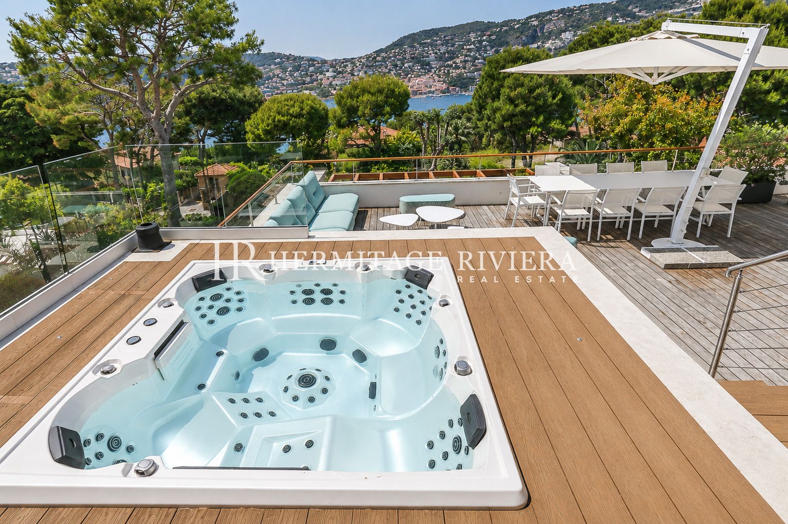 Jacuzzi of modern property for rental Cap-Ferrat, close to Passable beach
