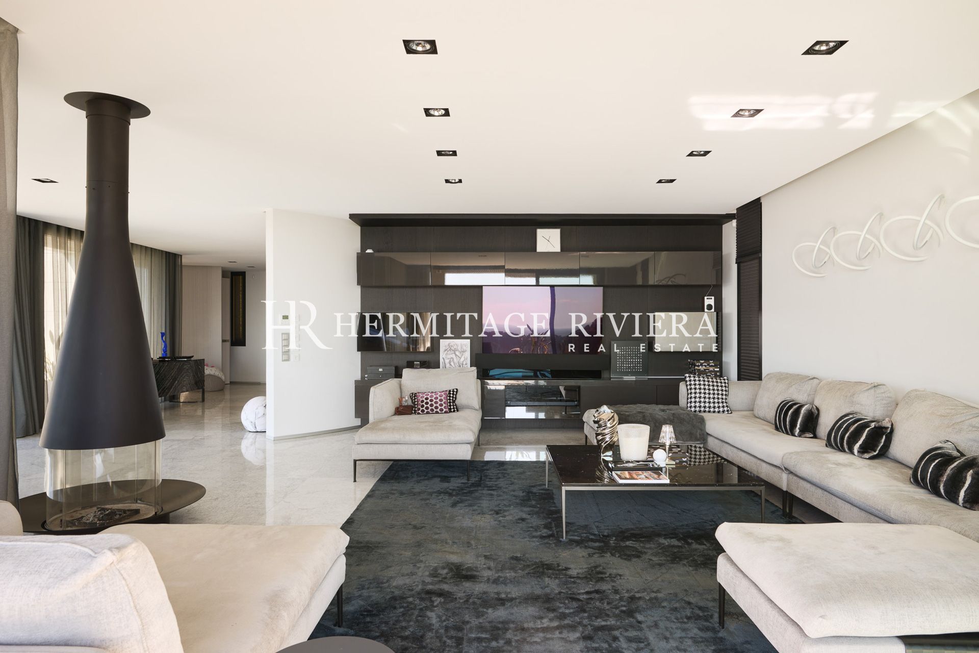 Exceptional contemporary villa panoramic views over the bay of Villefranche (image 10)