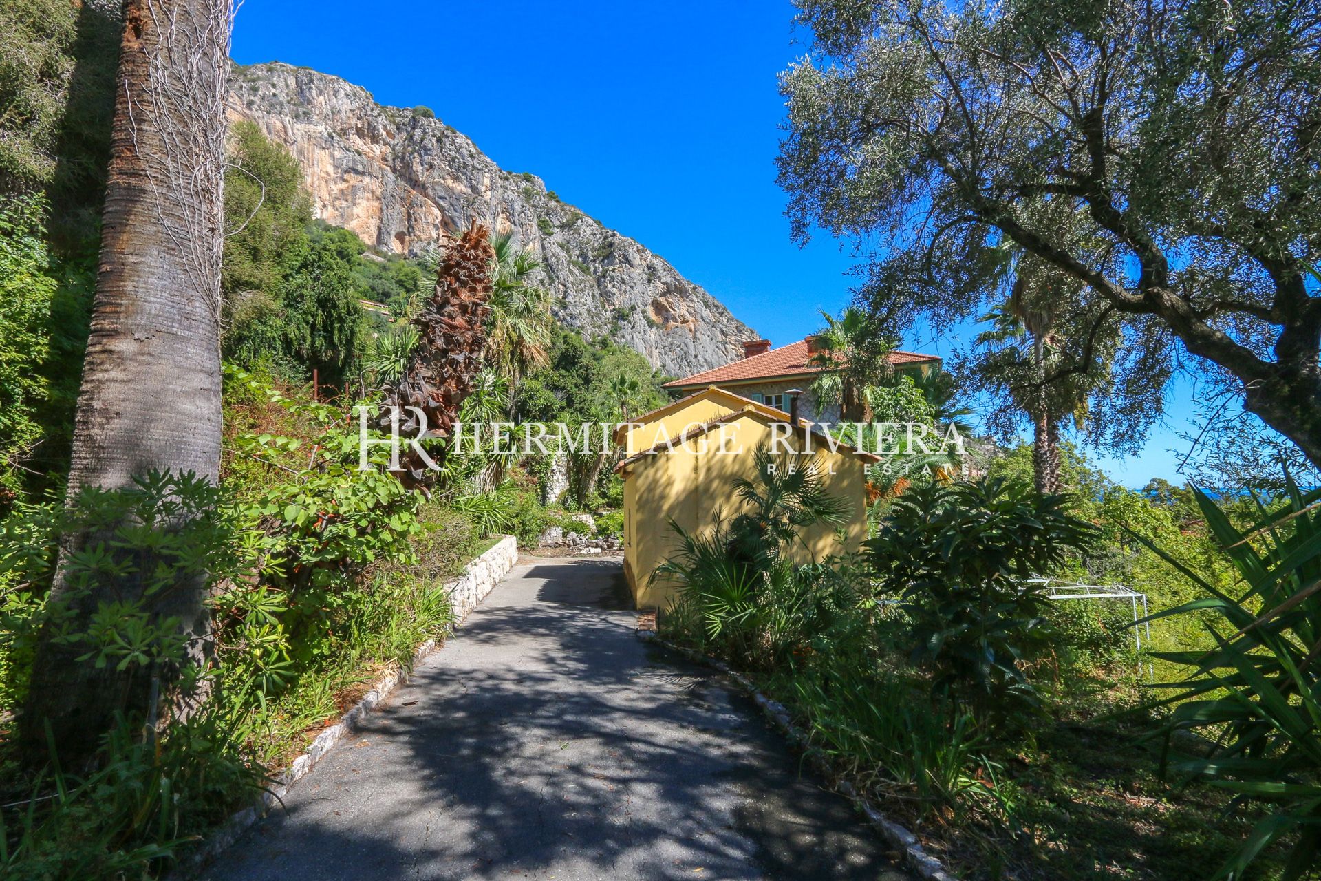 Elegant 19th century stone mansion with sea view (image 26)