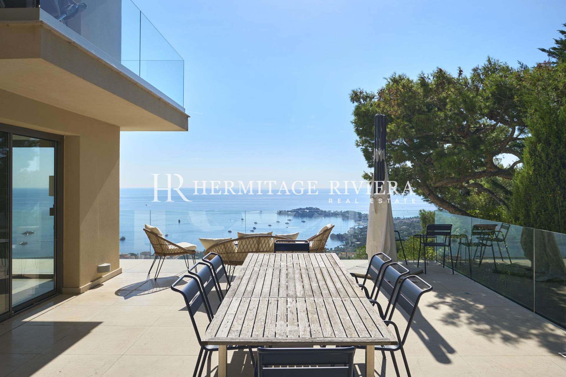 Contemporary property - Fantastique sea views - Pool (image 4)