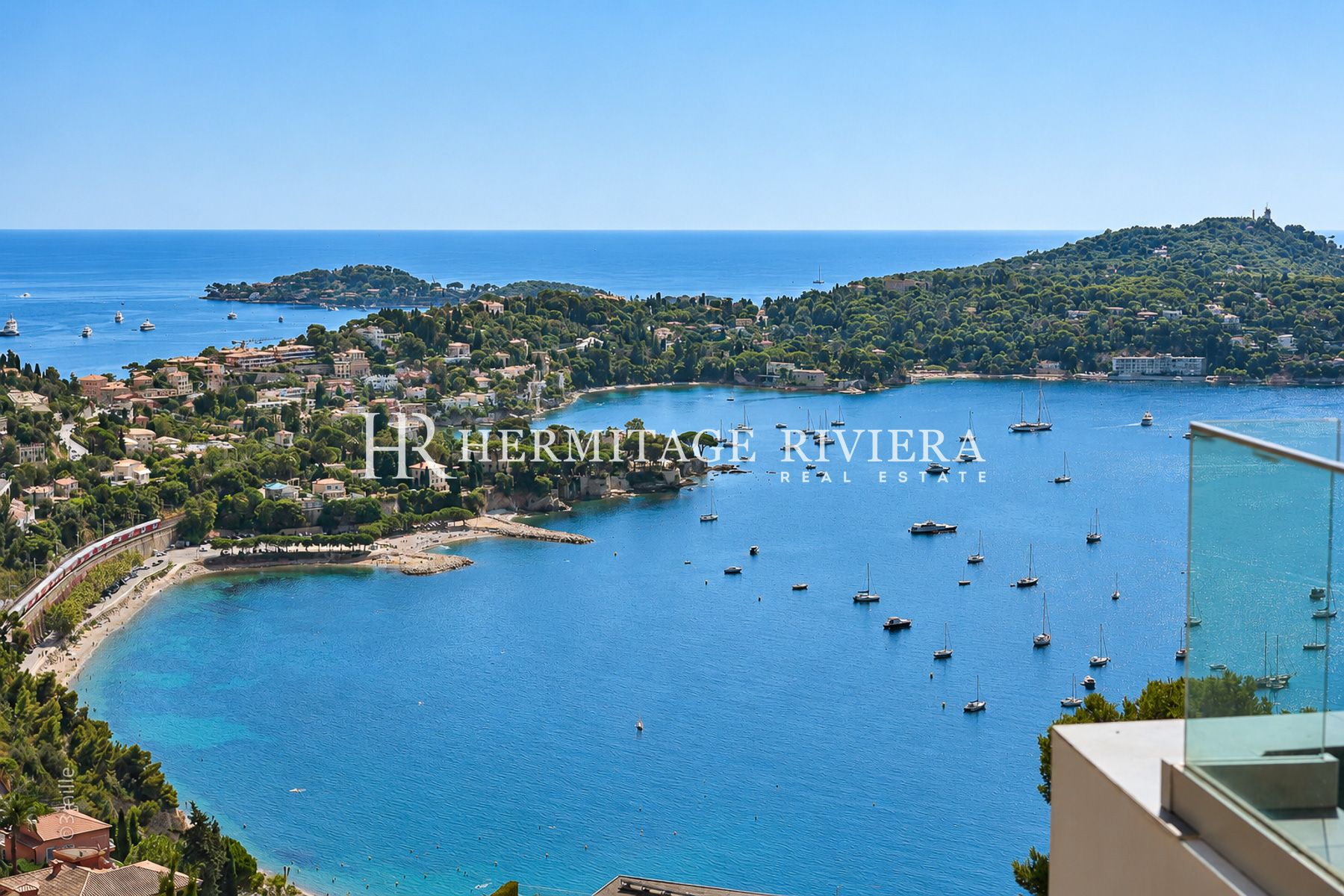 Villa in Villefranche-sur-Mer Modern property - Overlooking the Bay of Villefranche - Pool  (image 8)
