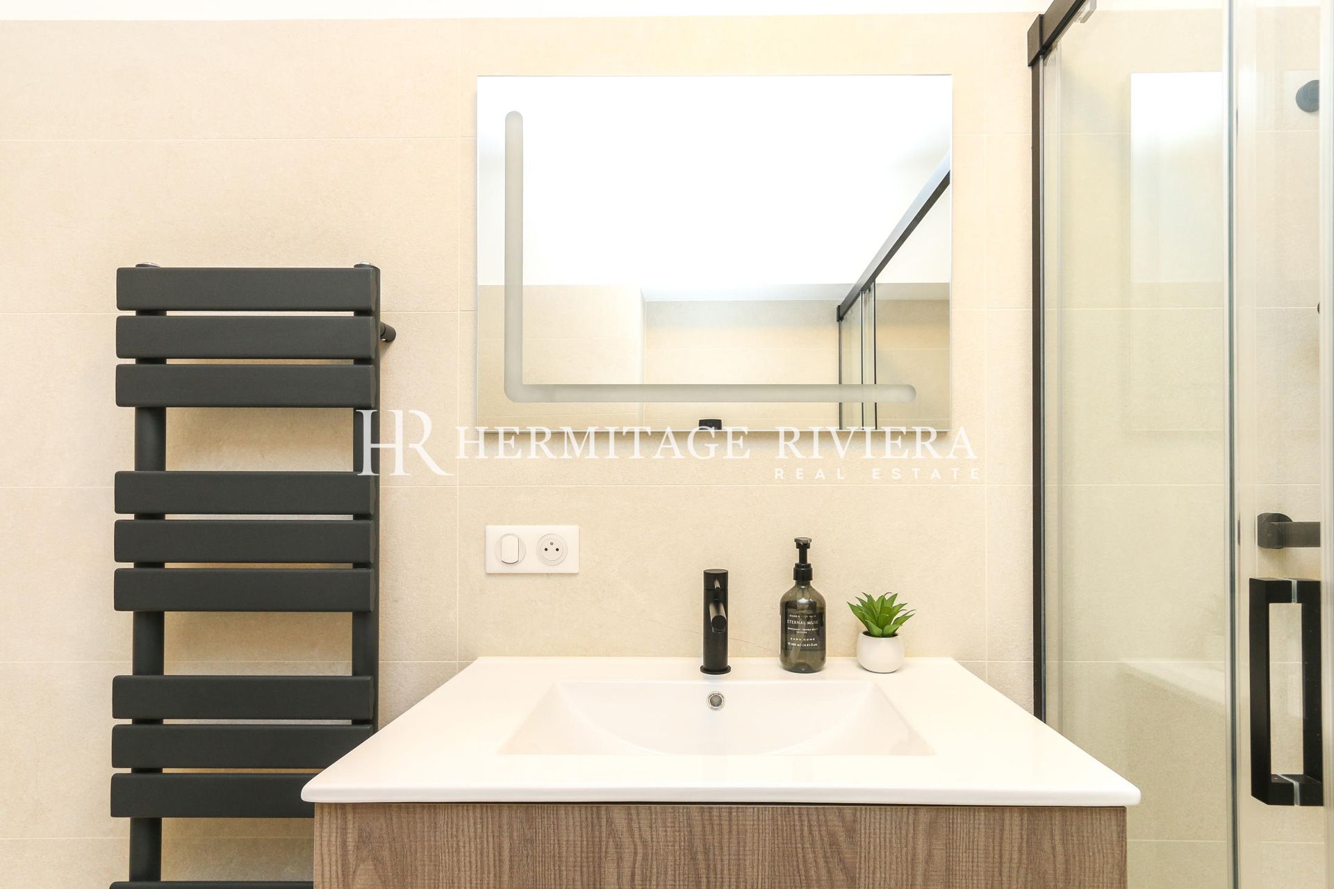 1 bedroom apartment - Renovated - Open-air terrace (image 20)