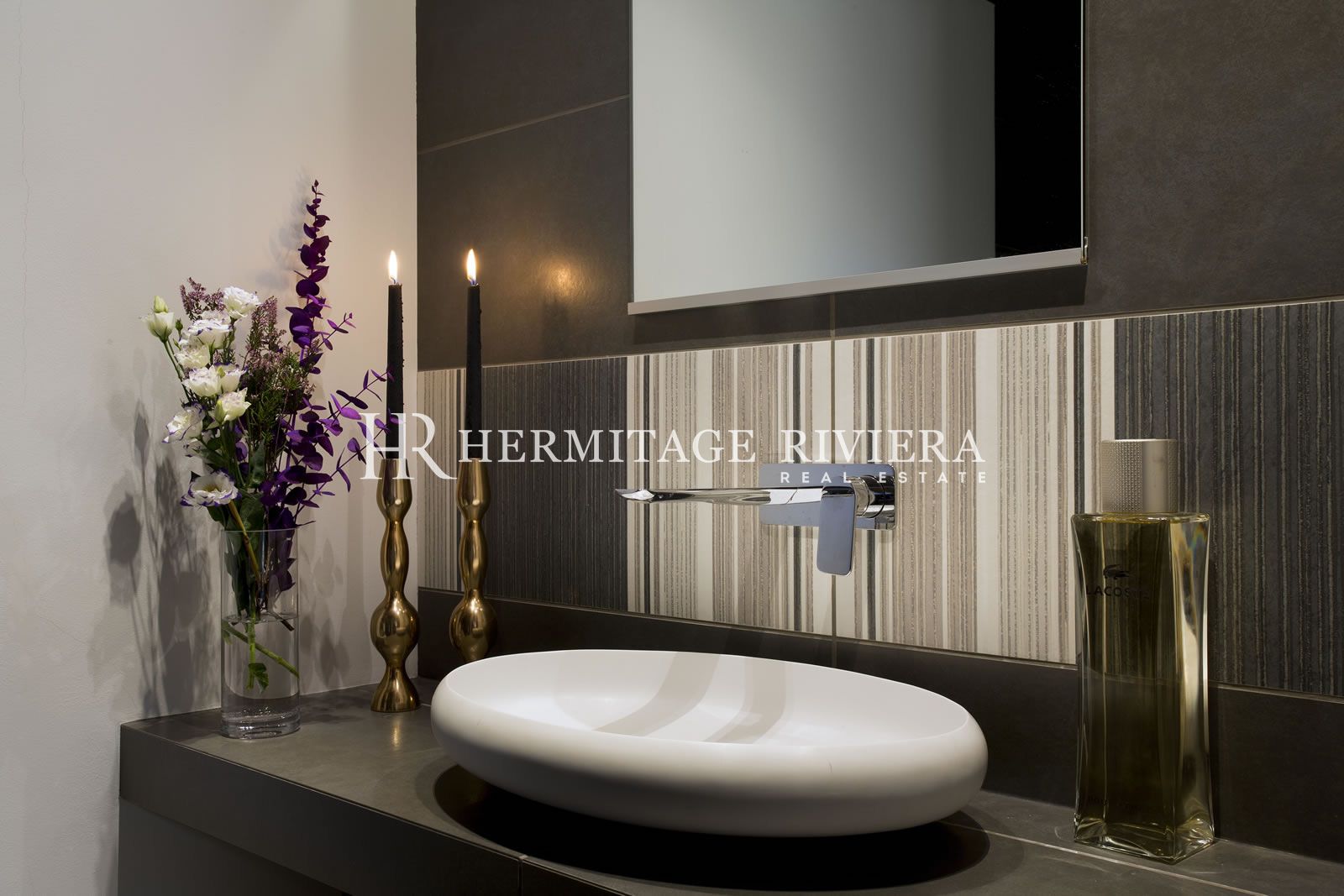 Luxury chalet by the slopes (image 15)