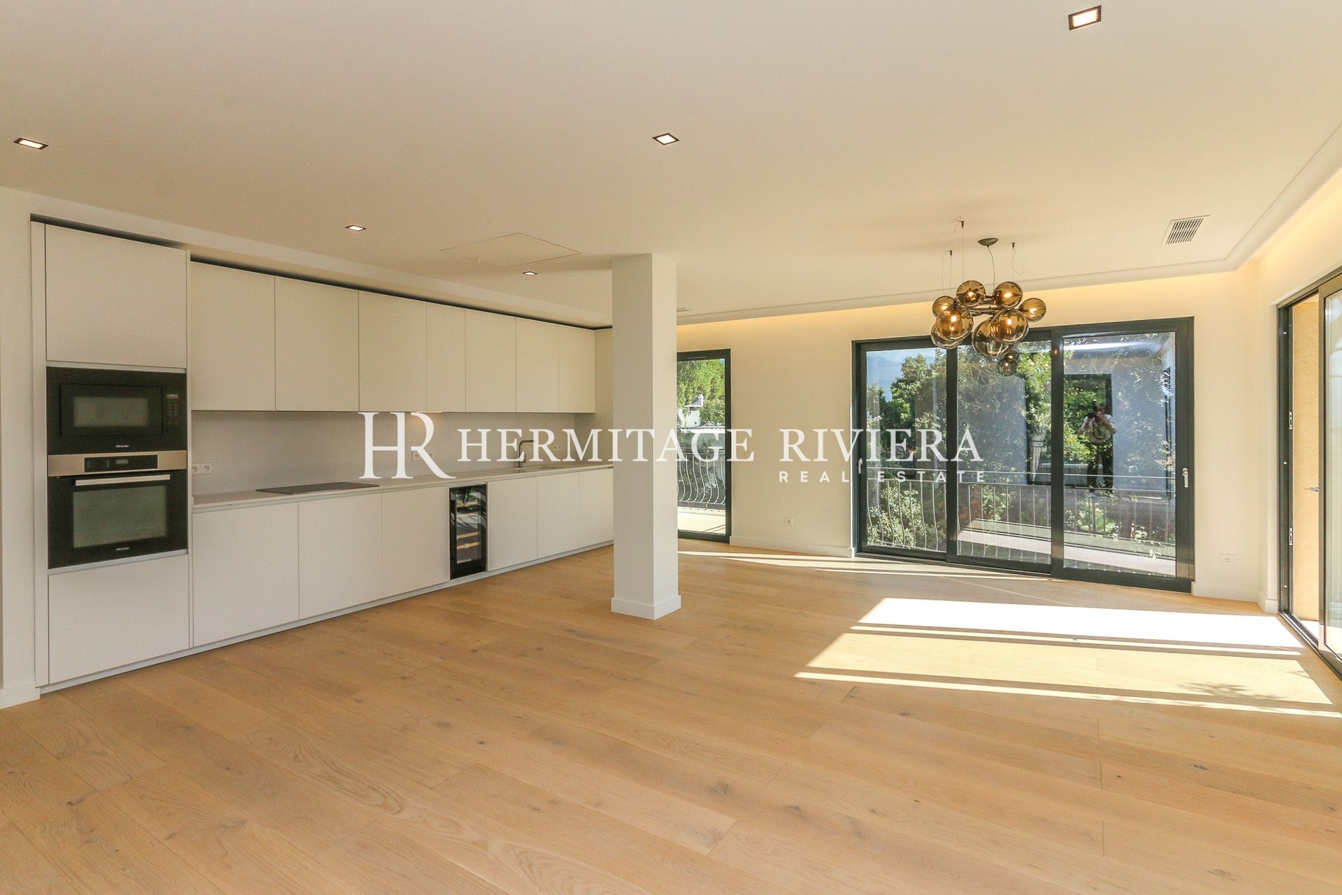 Renovert villa - Basseng - Hage - Havutsikt (bilde 8)