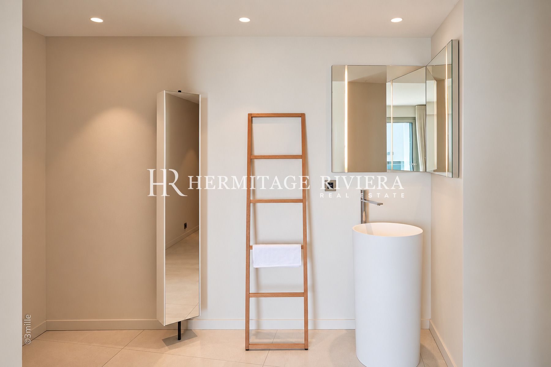 Villa in Villefranche-sur-Mer Modern property - Overlooking the Bay of Villefranche - Pool  (image 24)