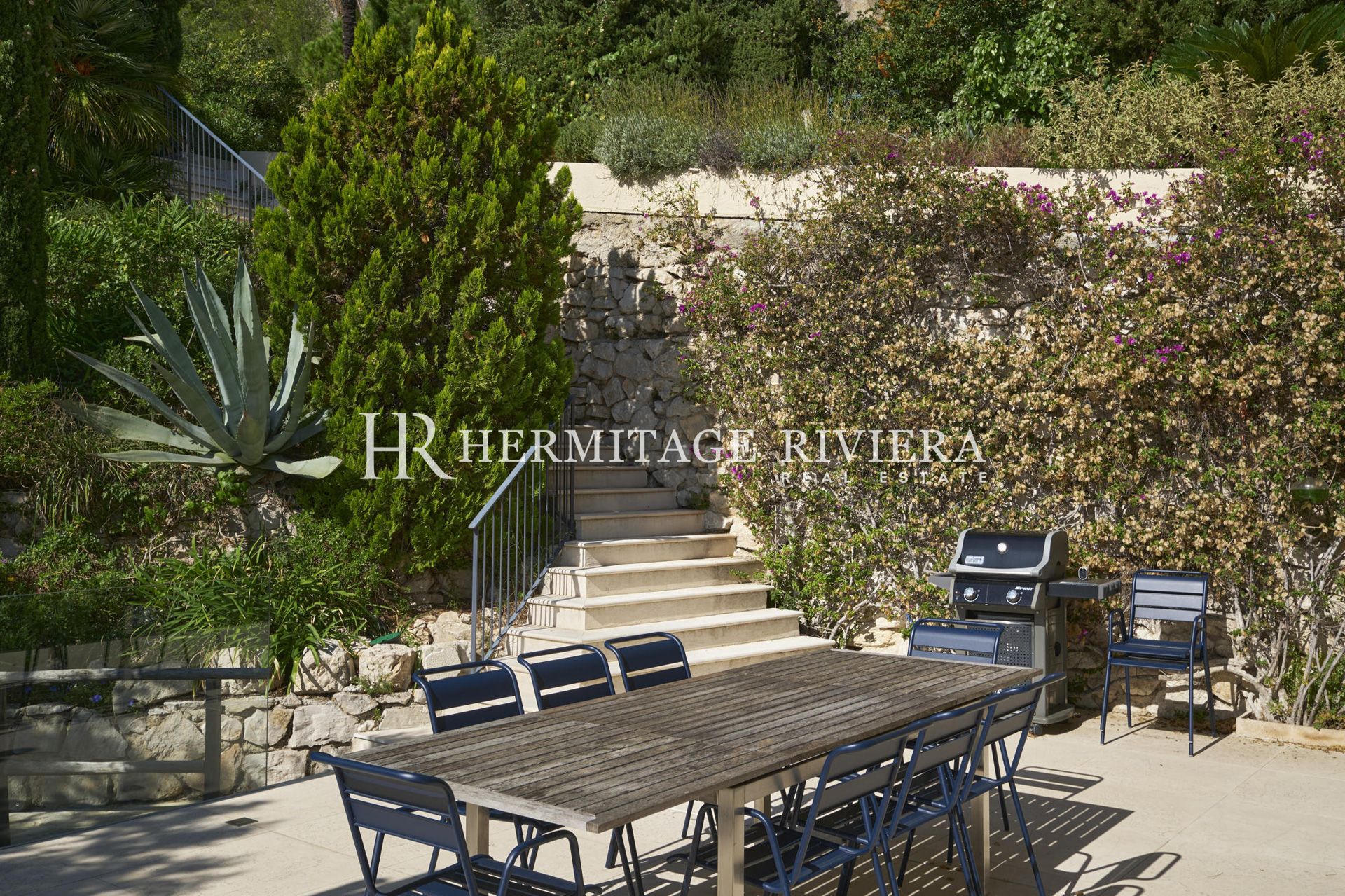 Contemporary property - Fantastique sea views - Pool (image 5)