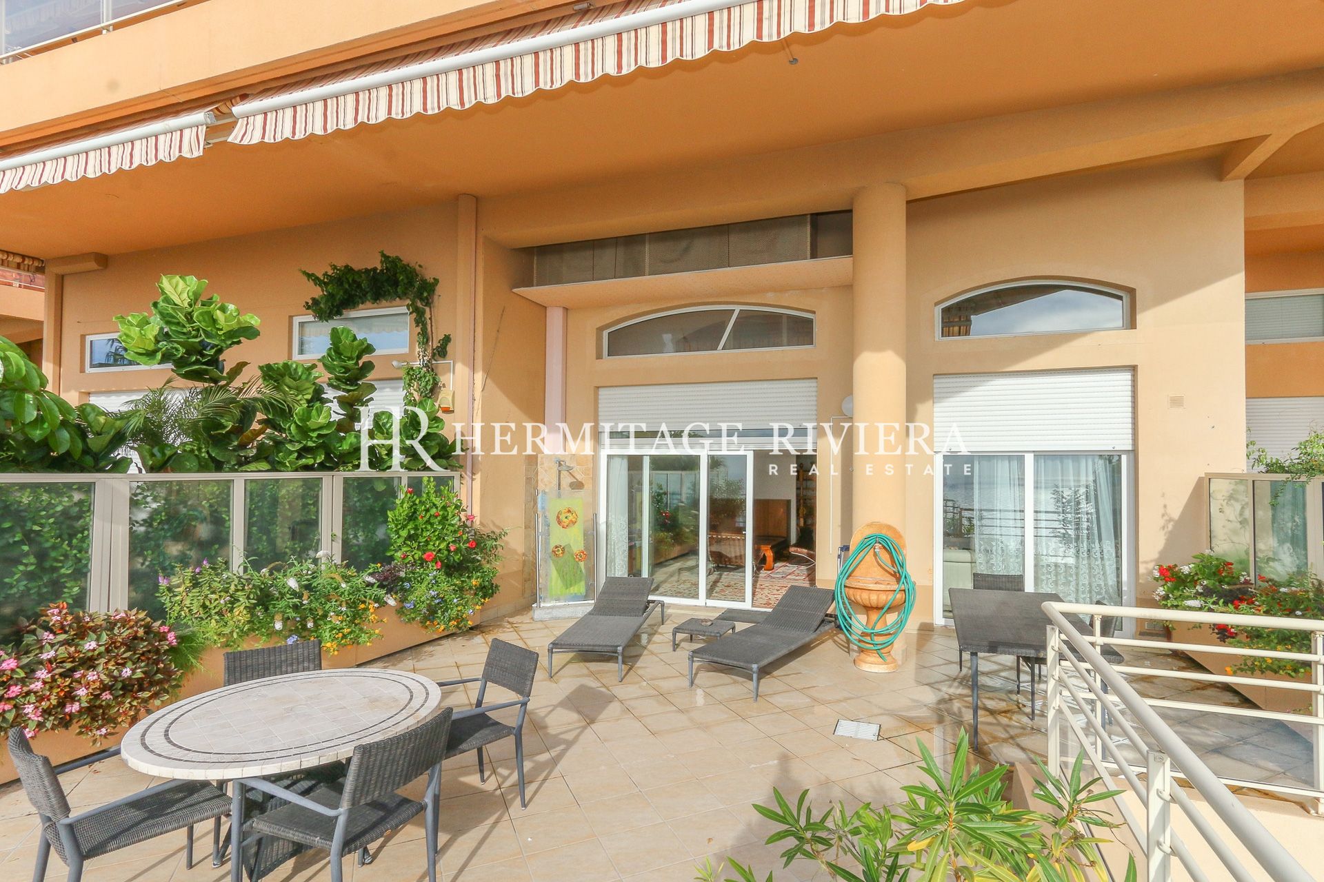 2 bedroom apartment - Duplex - View Monaco - Pool (image 18)
